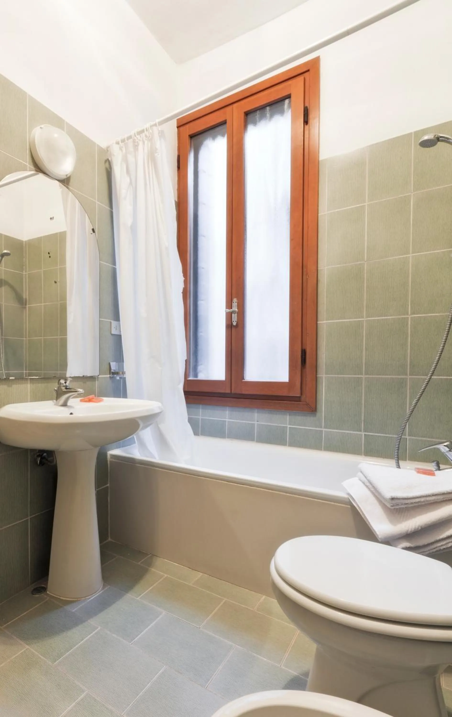 Shower in Palazzetto San Lio, Rialto