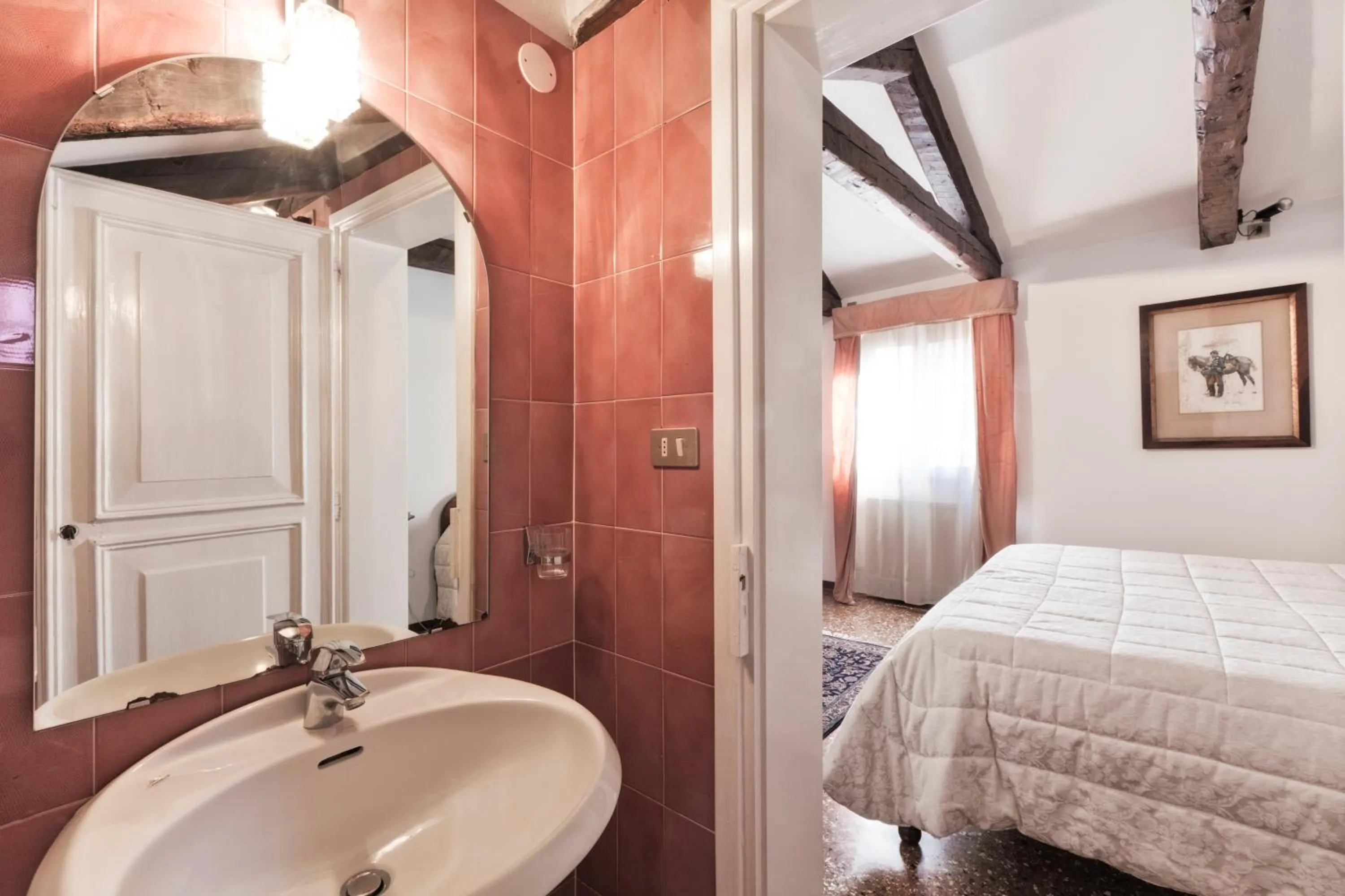 Toilet, Bed in Palazzetto San Lio, Rialto