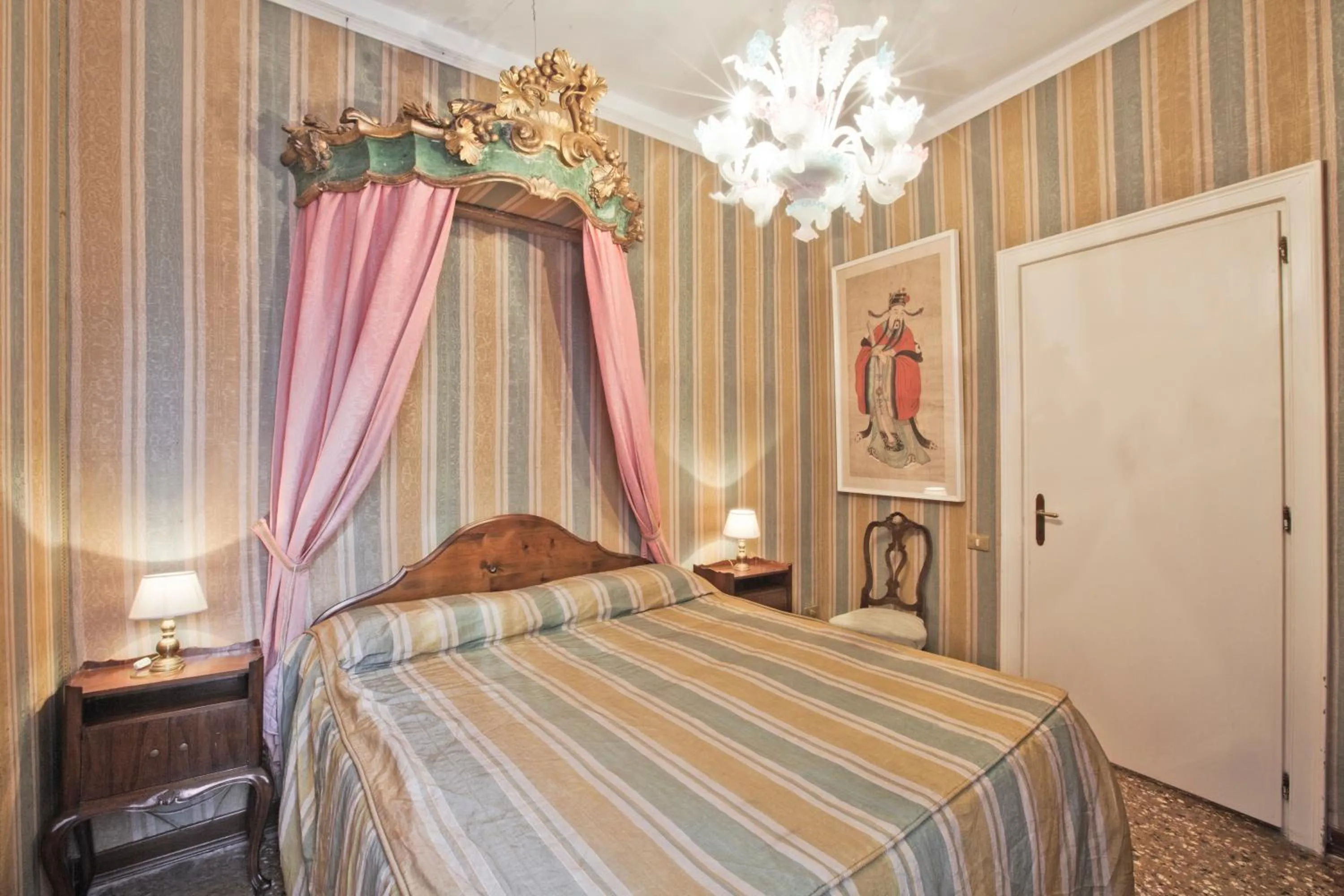 Bedroom, Bed in Palazzetto San Lio, Rialto