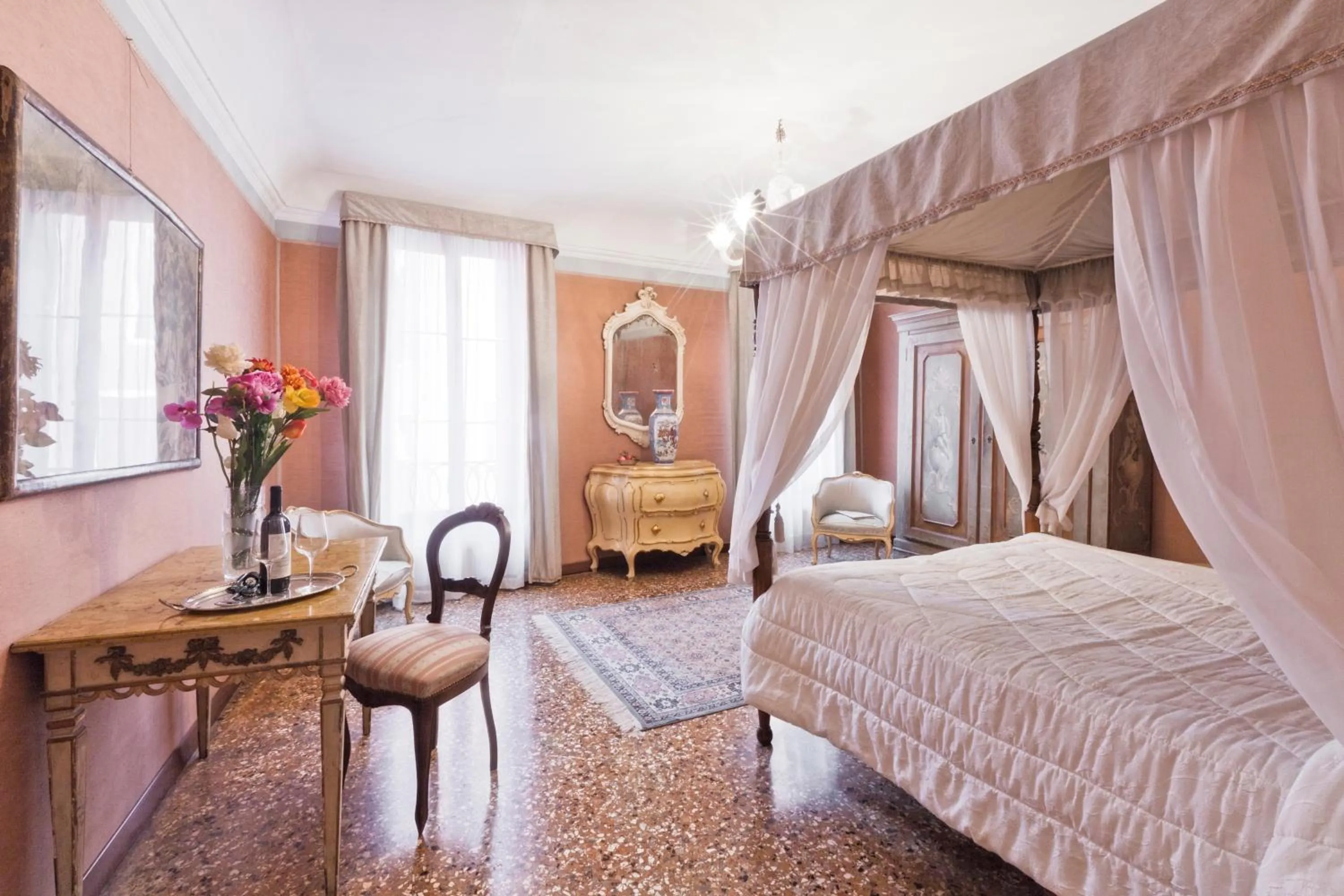 Day, Bed in Palazzetto San Lio, Rialto
