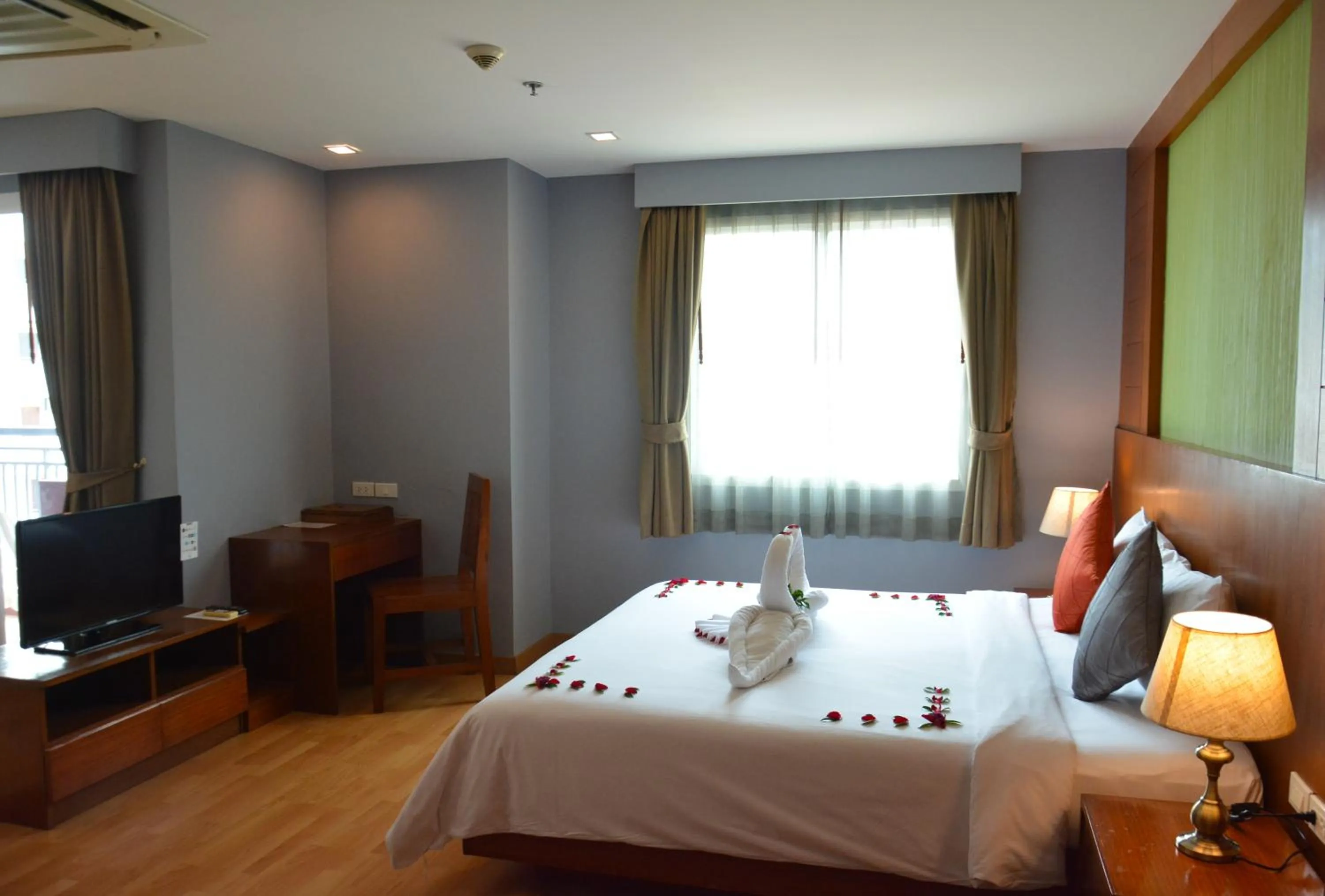 Bed in Elite Suites Patong