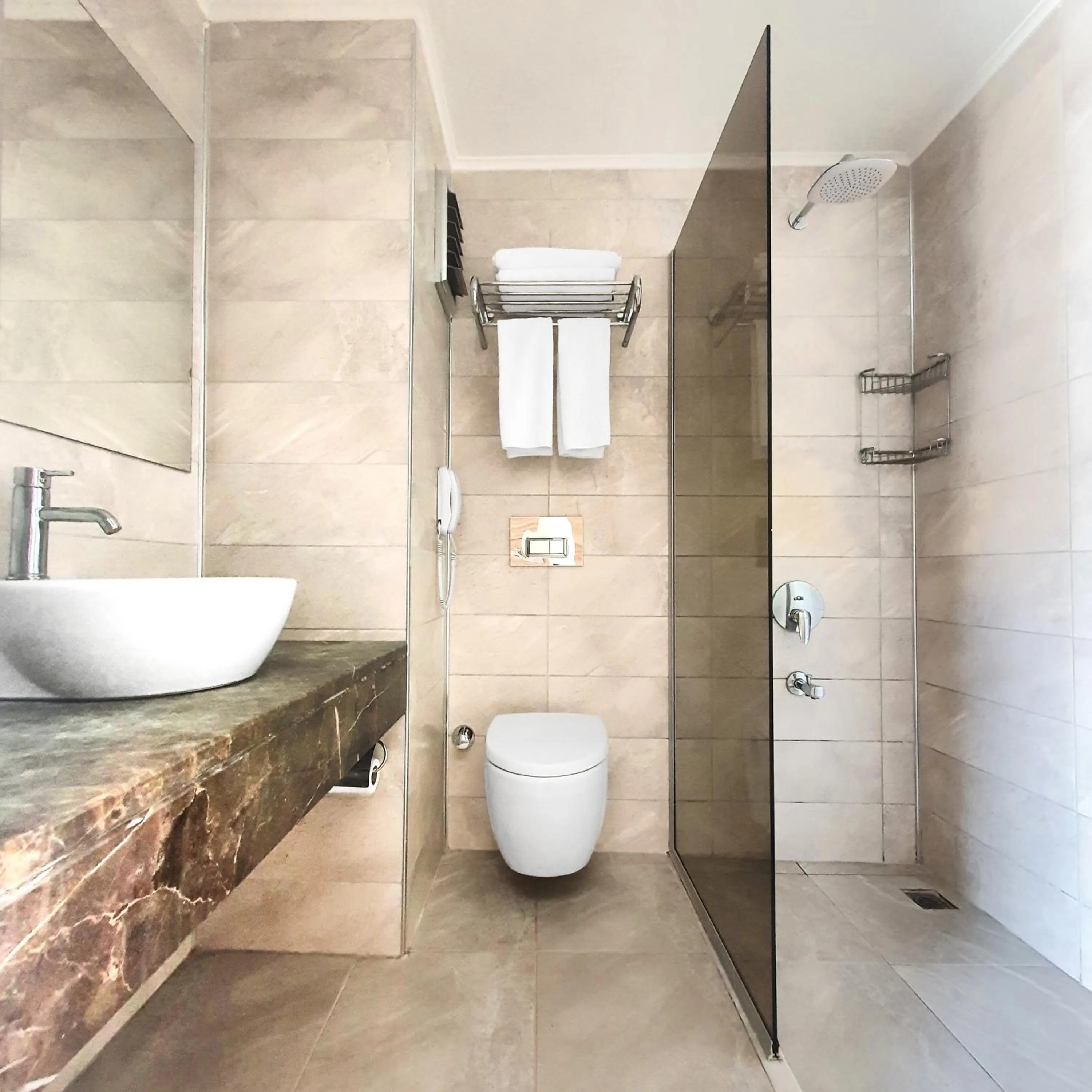 Shower in Ozgur Bey Spa Hotel