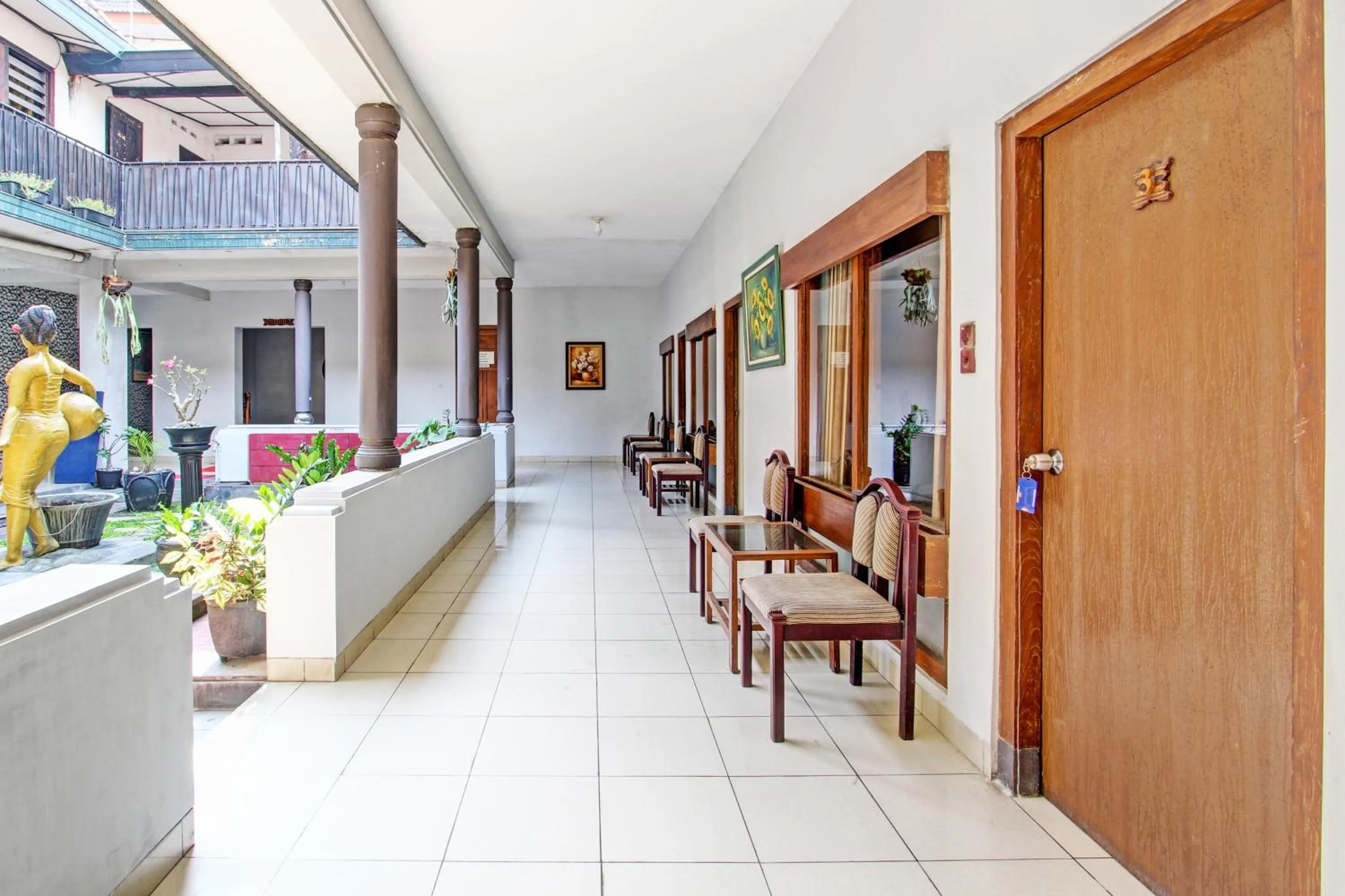 Lobby or reception in Super OYO Capital O 93240 Candra Dewi Hotel