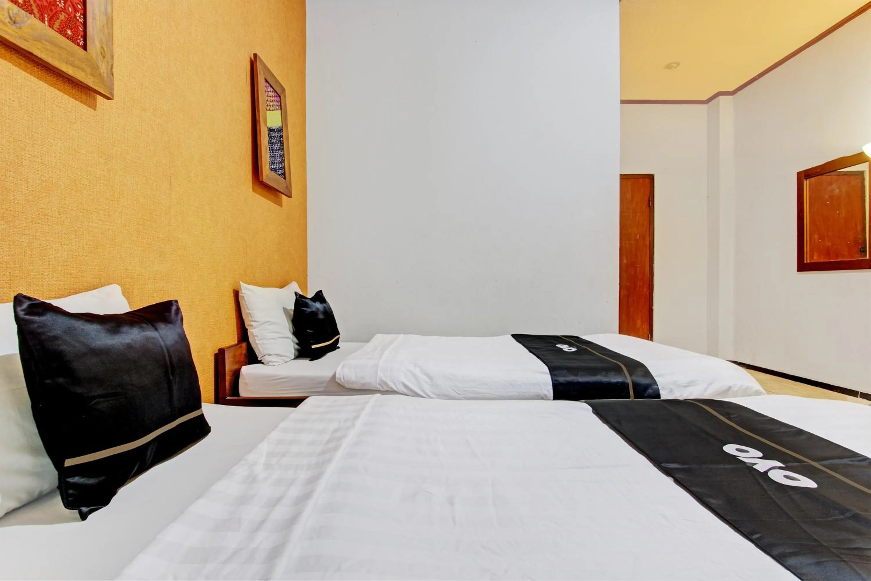 Bedroom in Super OYO Capital O 93240 Candra Dewi Hotel