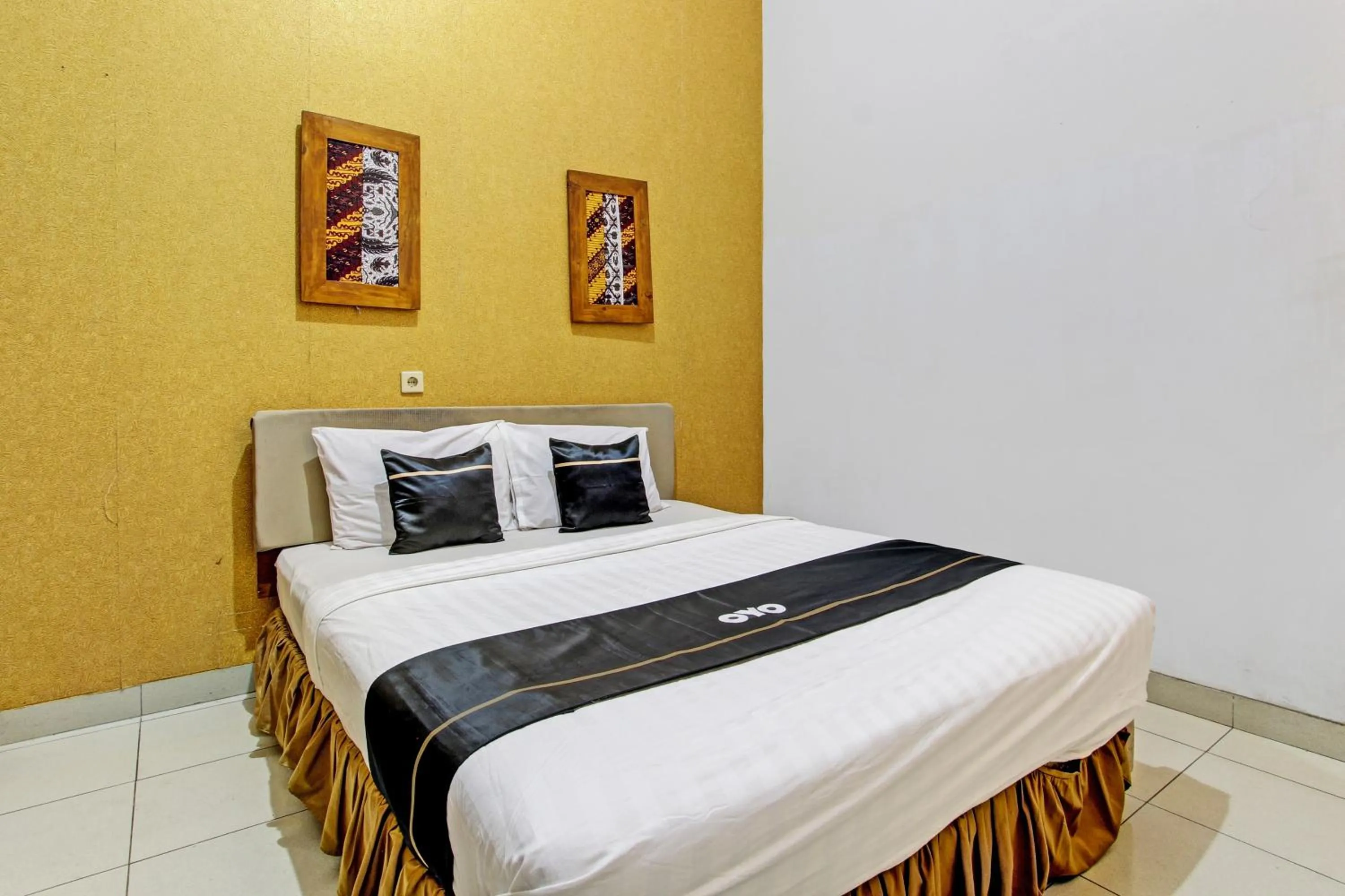 Bedroom in Super OYO Capital O 93240 Candra Dewi Hotel