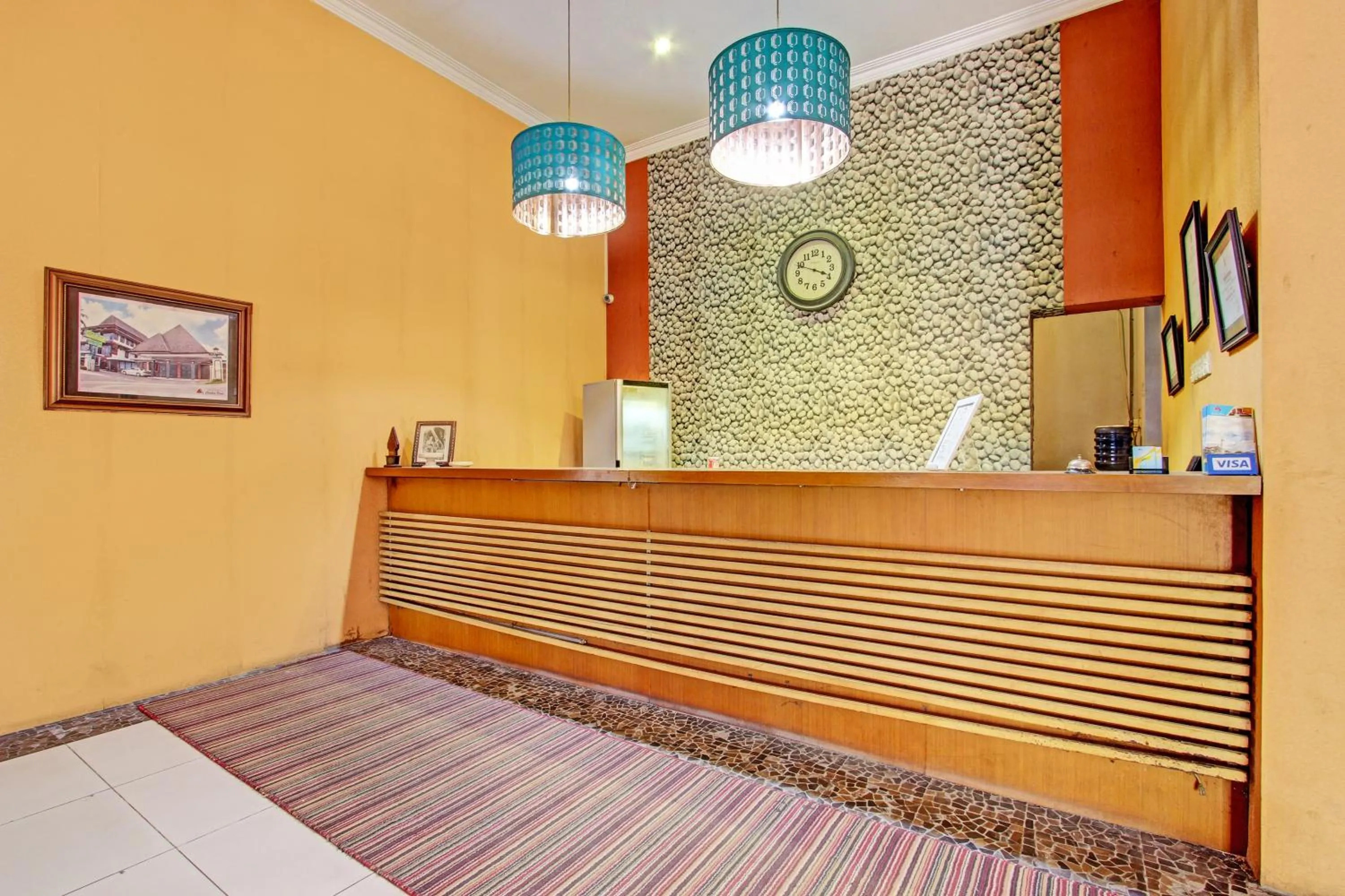 Lobby or reception in Super OYO Capital O 93240 Candra Dewi Hotel