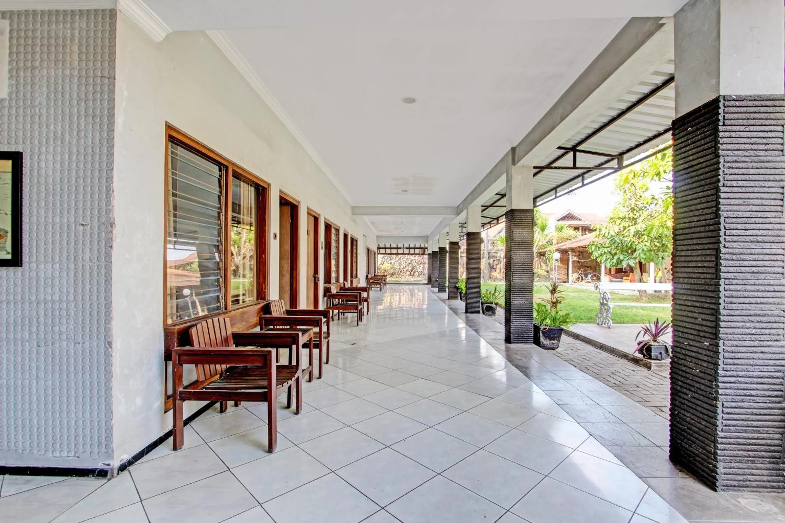 Lobby or reception in Super OYO Capital O 93240 Candra Dewi Hotel