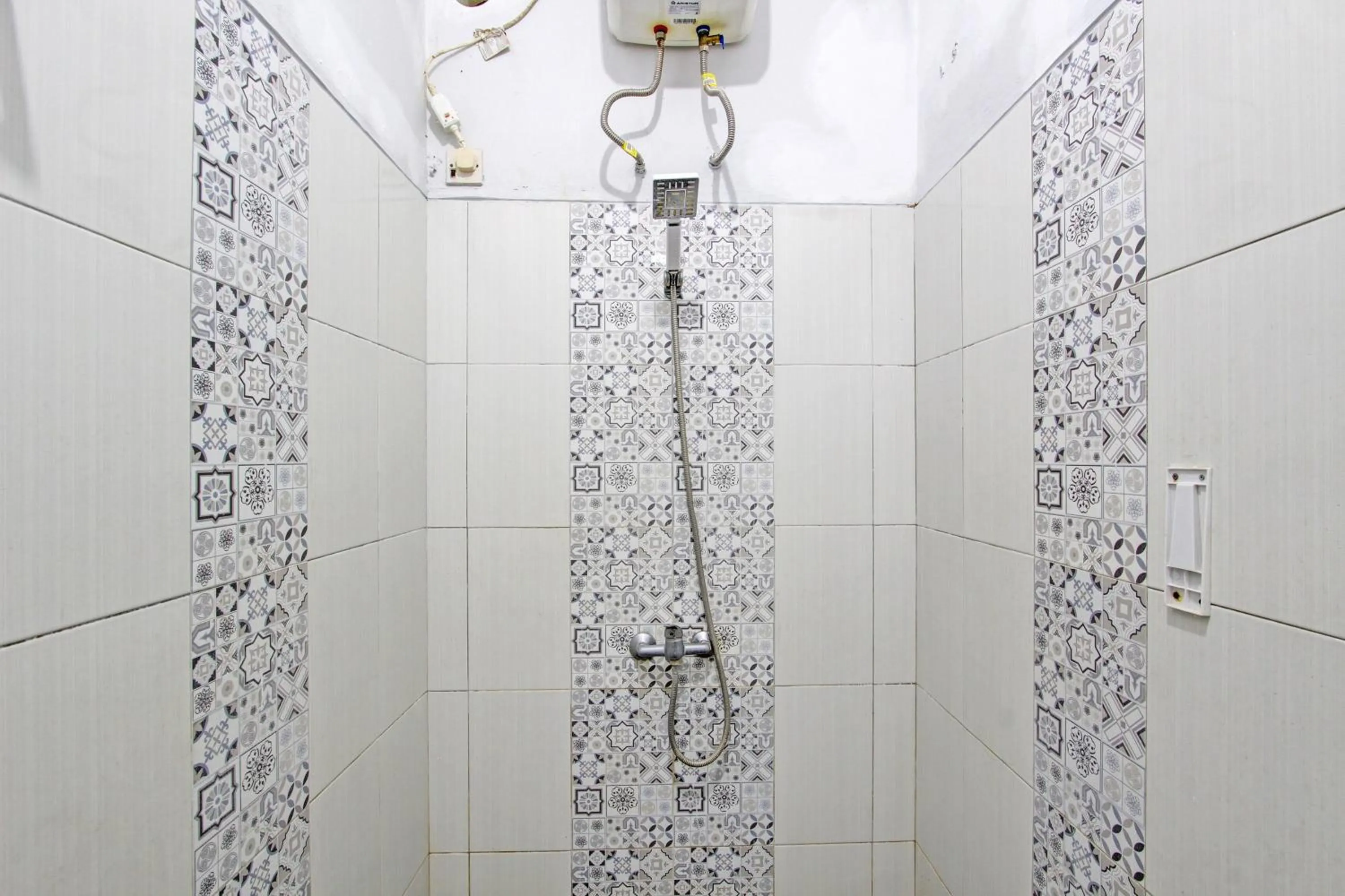 Bathroom in Super OYO Capital O 93240 Candra Dewi Hotel