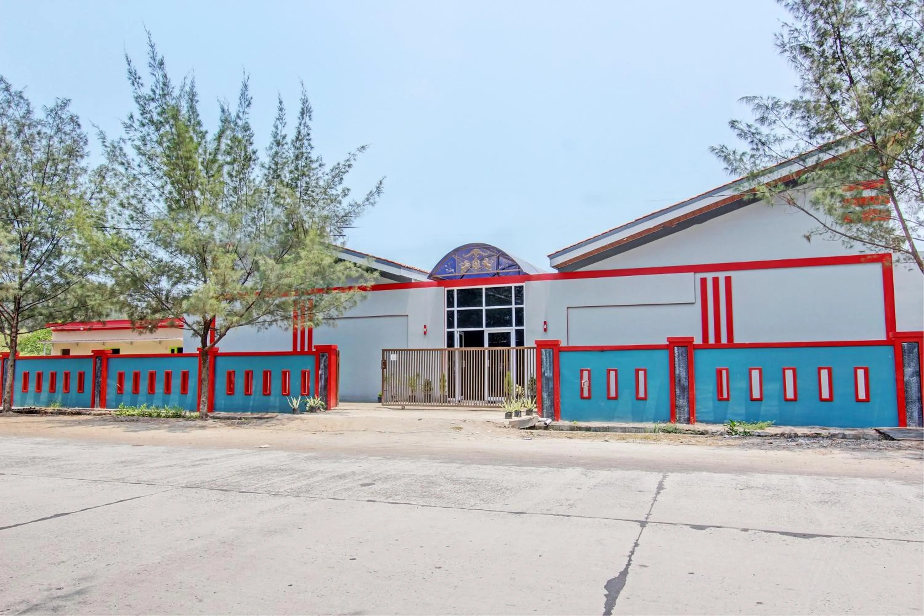 Facade/entrance in Capital O 93244 Angkasa Inn