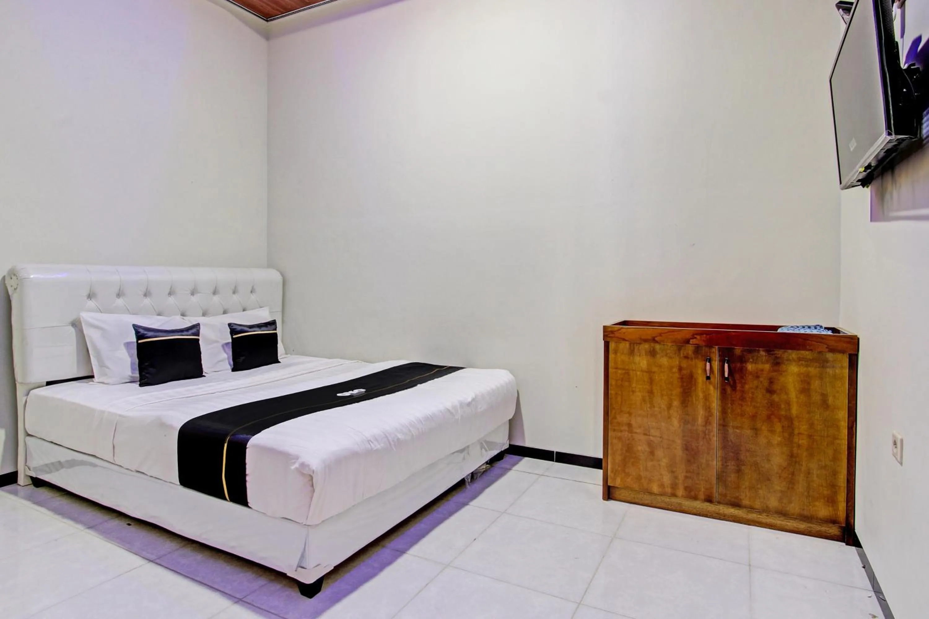 Bedroom, Bed in Capital O 93244 Angkasa Inn