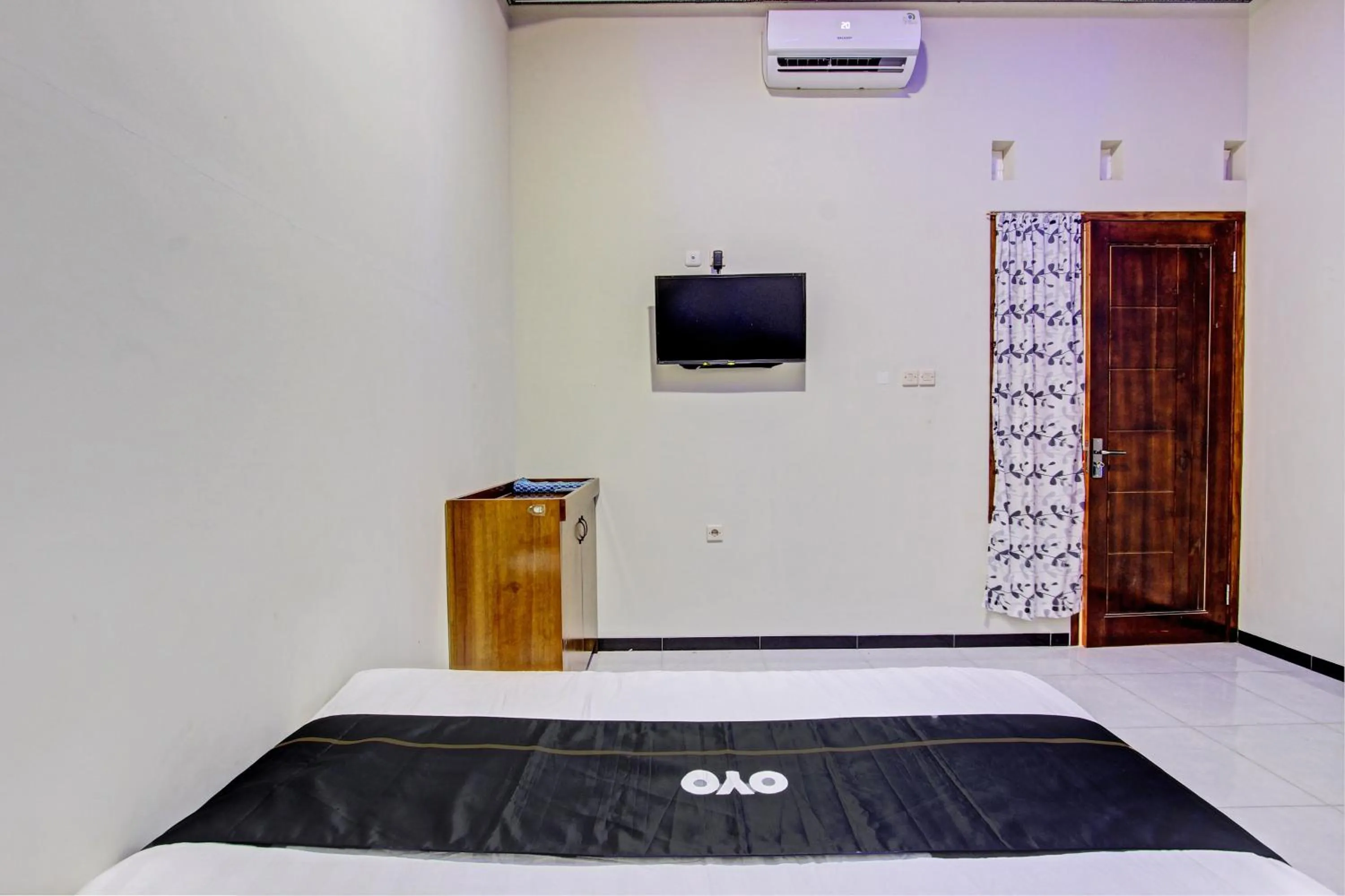 Bedroom, Bed in Capital O 93244 Angkasa Inn