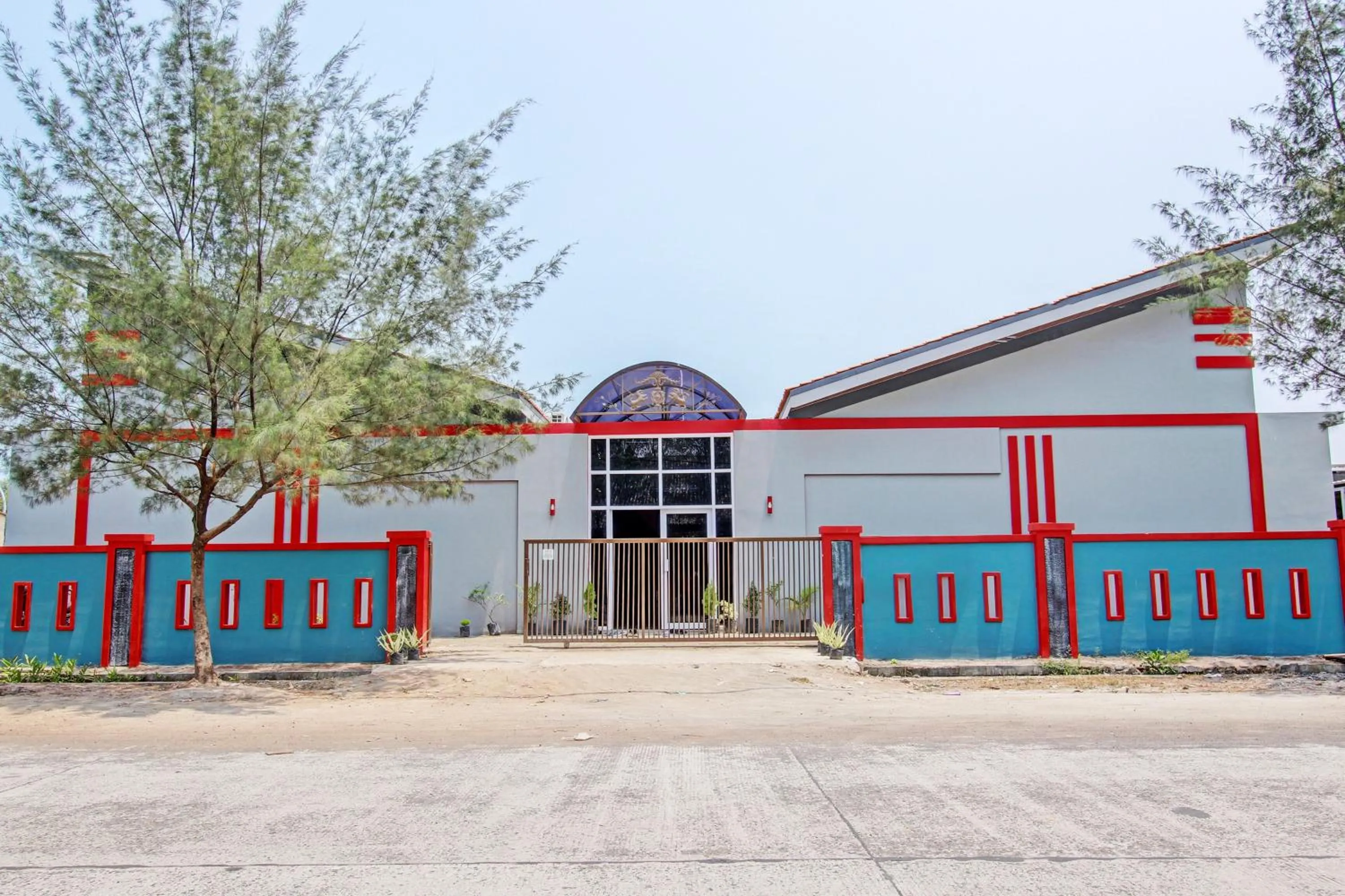 Facade/entrance in Capital O 93244 Angkasa Inn