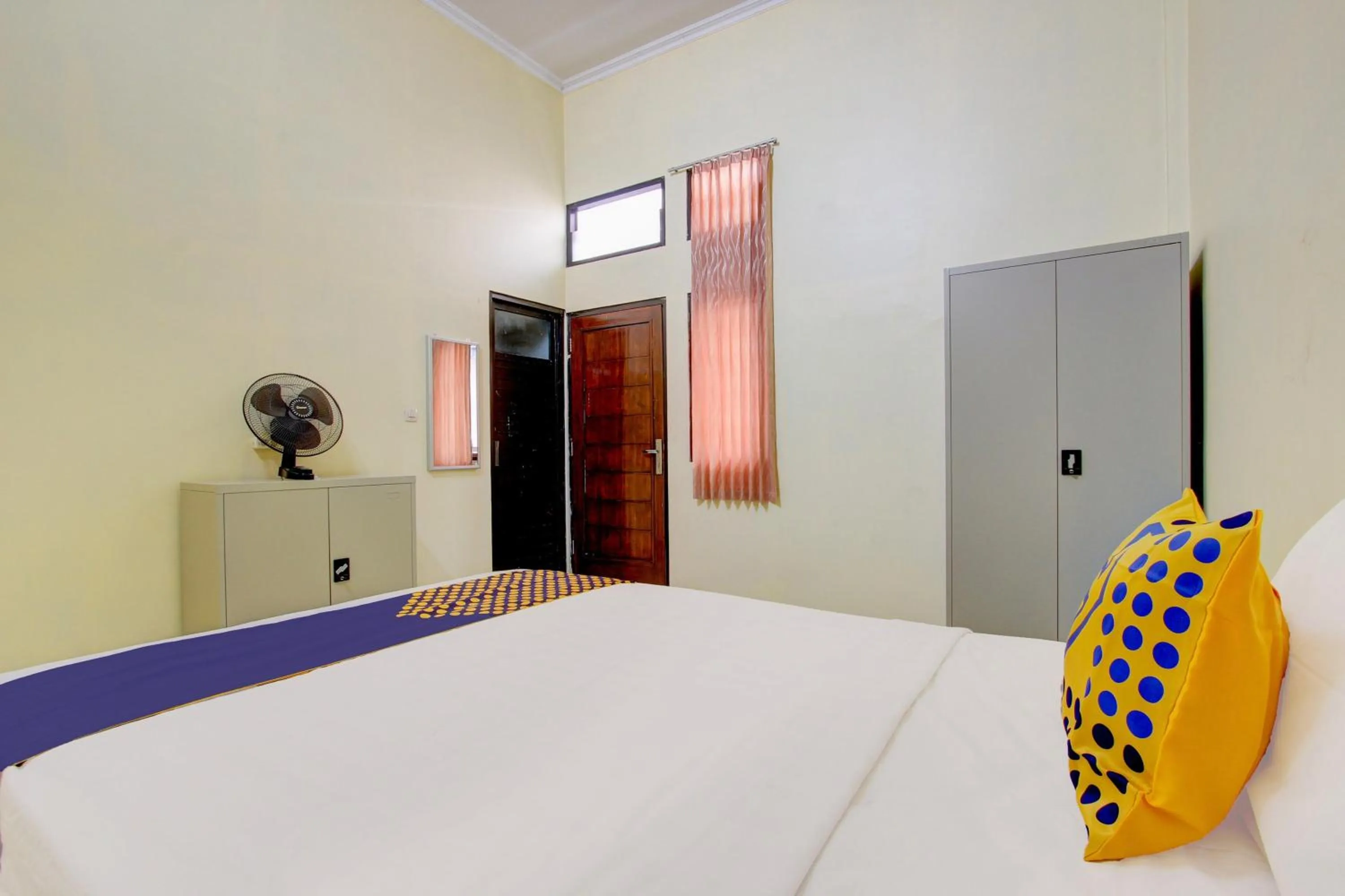 Bedroom, Bed in Hotel O Guest House Mulia Dua Syariah