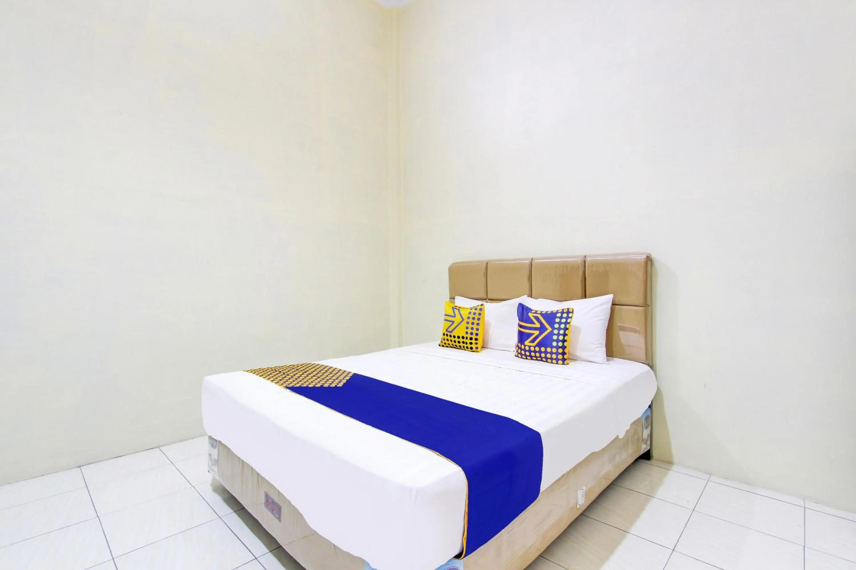 Bedroom, Bed in Hotel O Guest House Mulia Dua Syariah