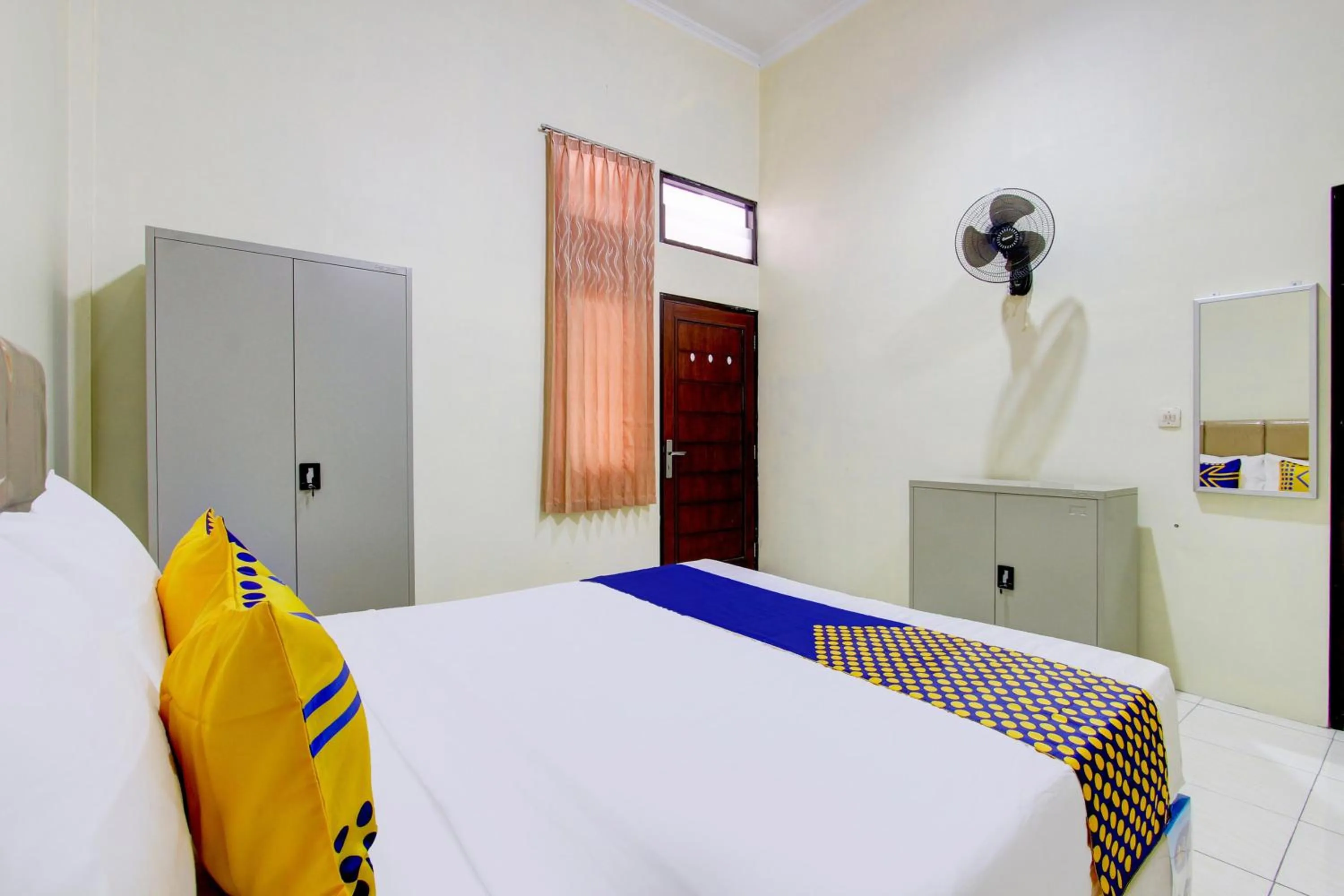 Bedroom, Bed in Hotel O Guest House Mulia Dua Syariah