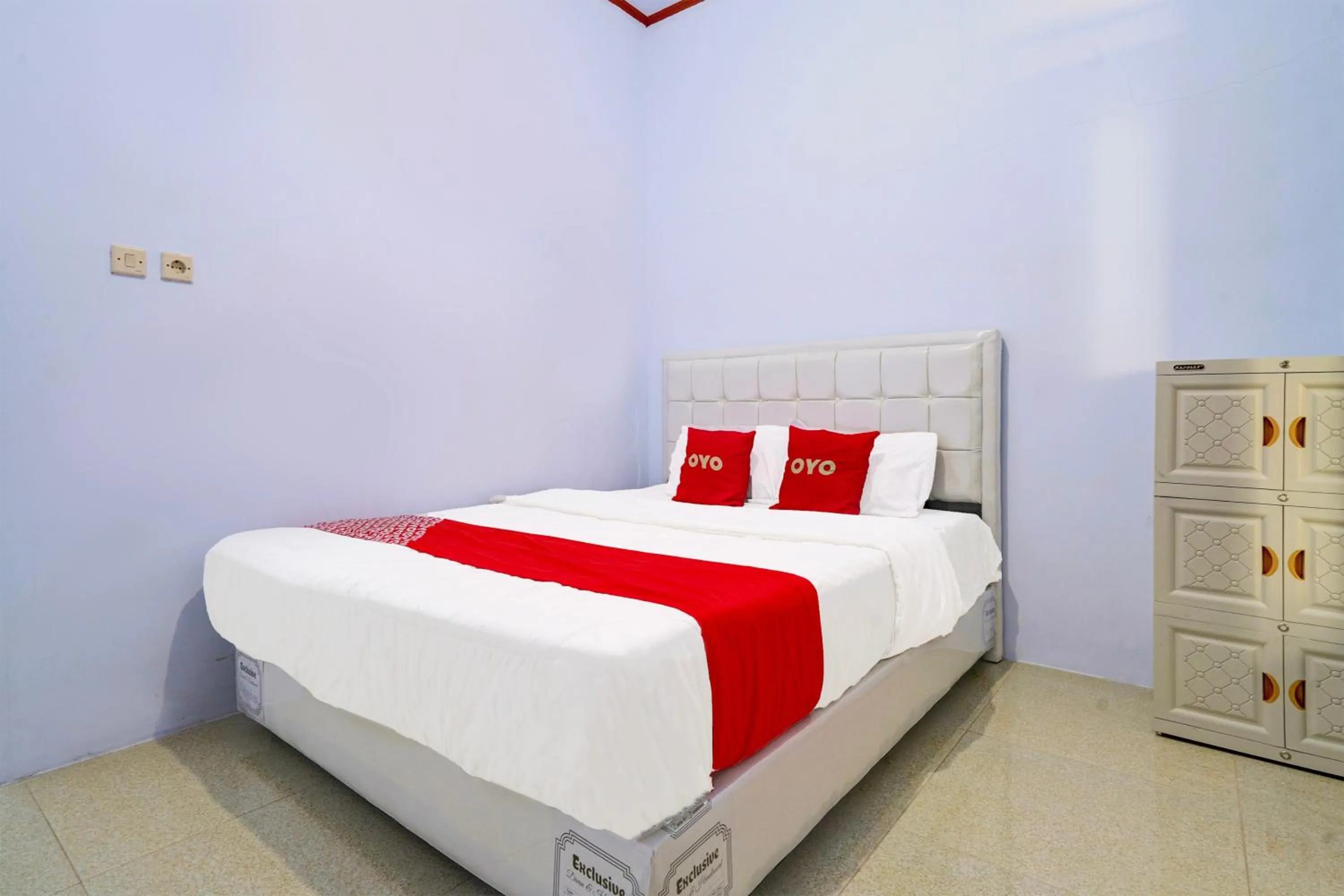 Bedroom, Bed in Hotel O Wisma Jasmine Syariah