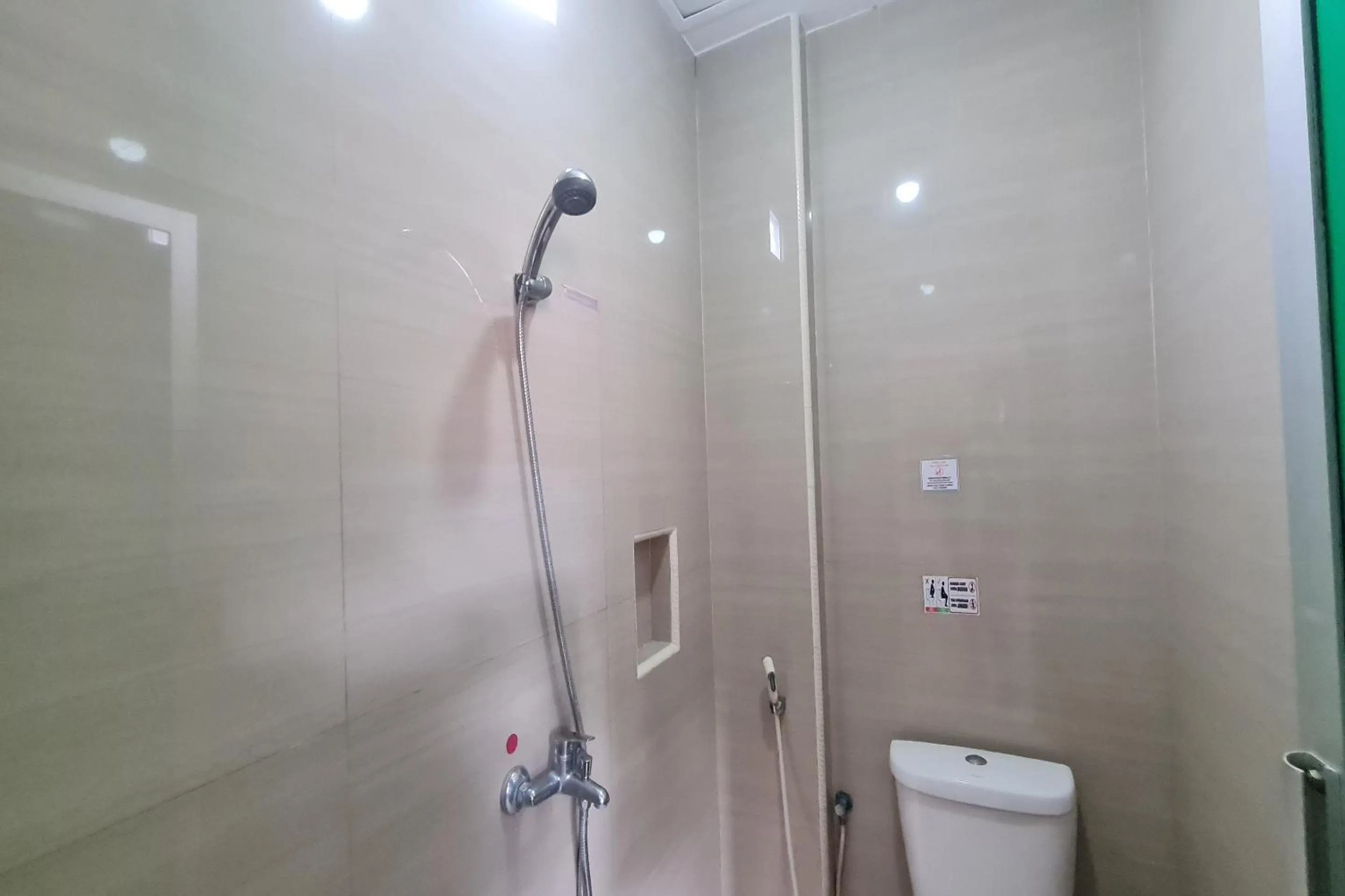 Bathroom in Capital O 93250 Hotel Tirta Kencana 2 Baturaden