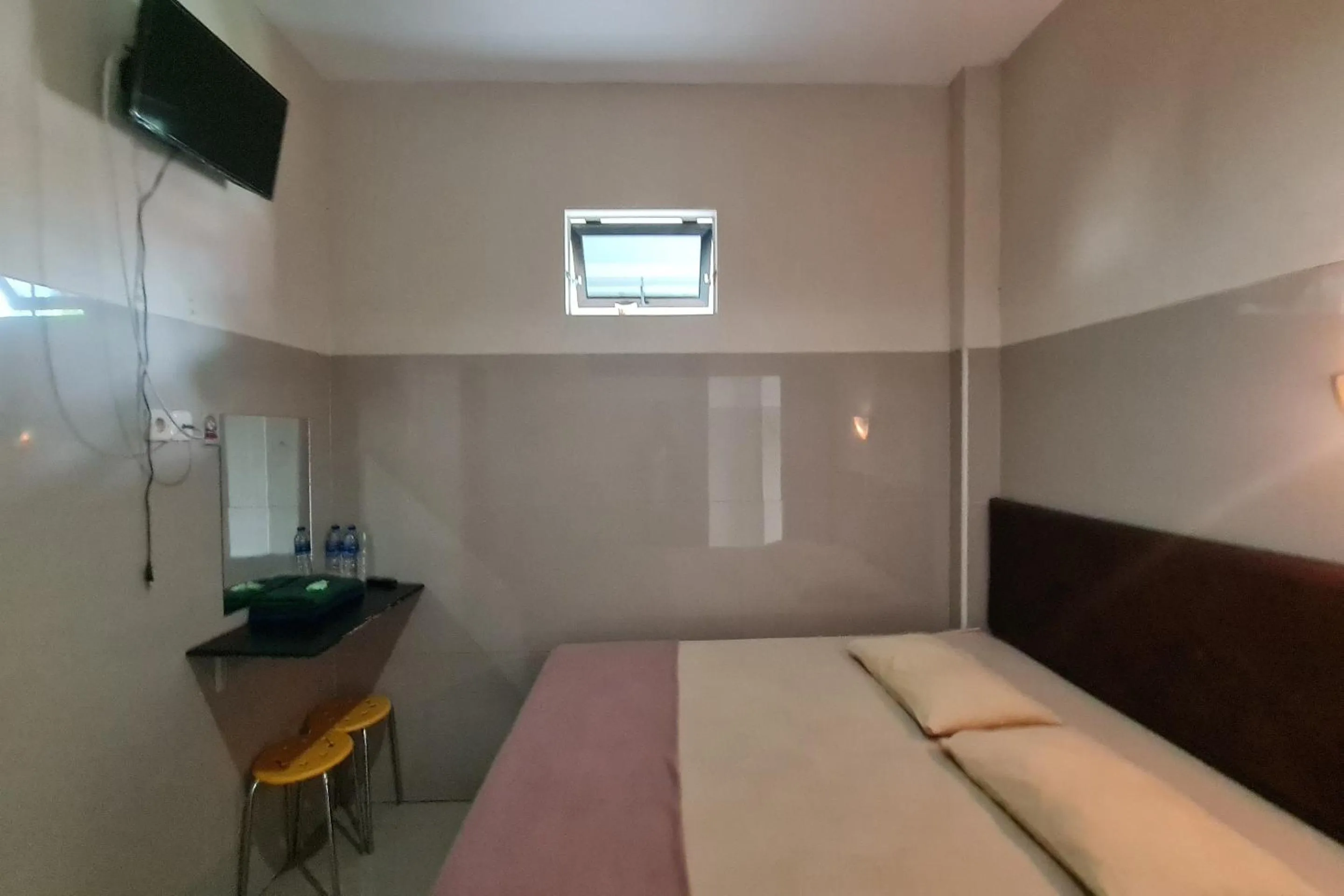 Bedroom, Bed in Capital O 93250 Hotel Tirta Kencana 2 Baturaden