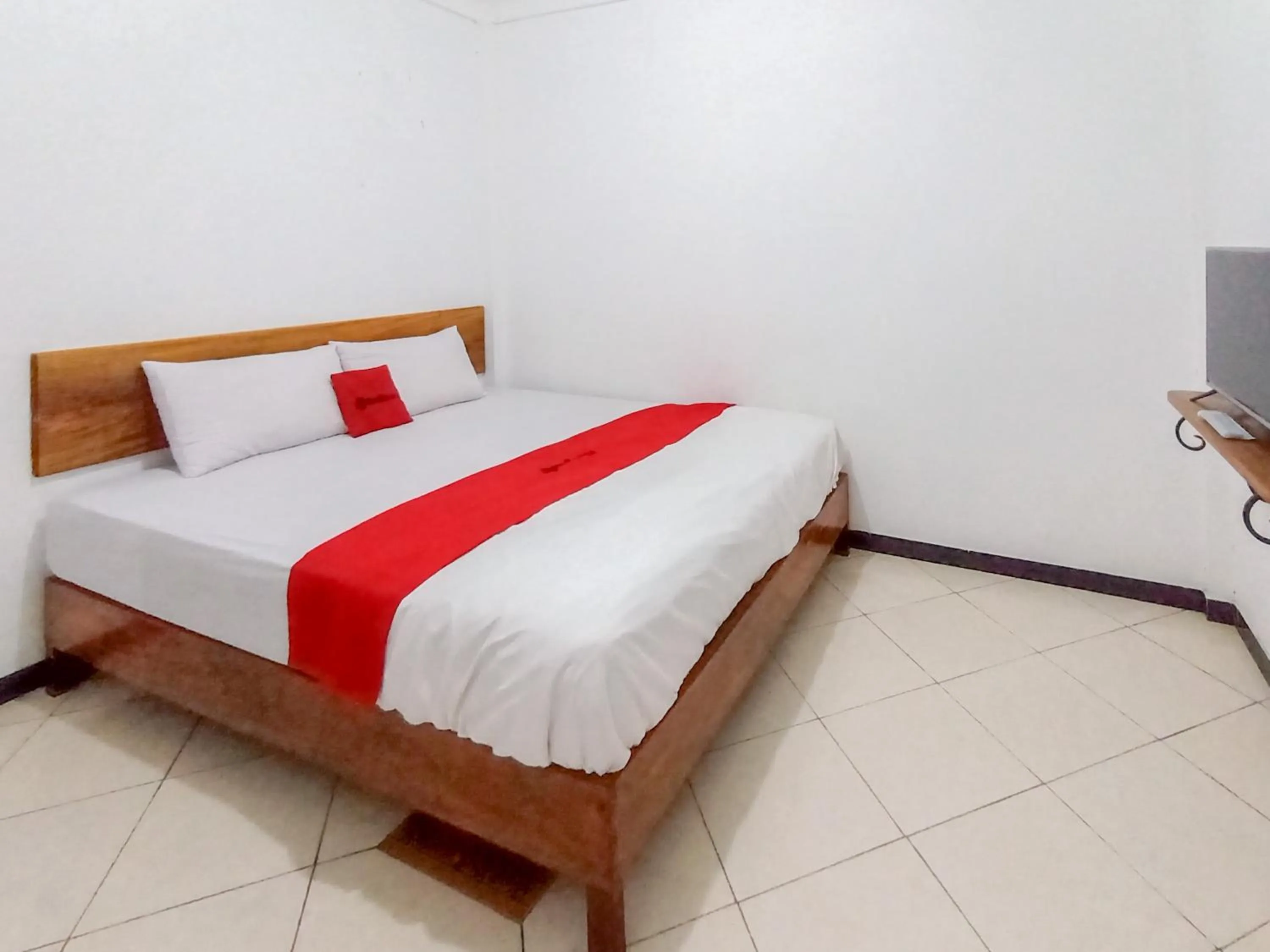 Bedroom, Bed in OYO 93253 Guest House Arundaya Syariah