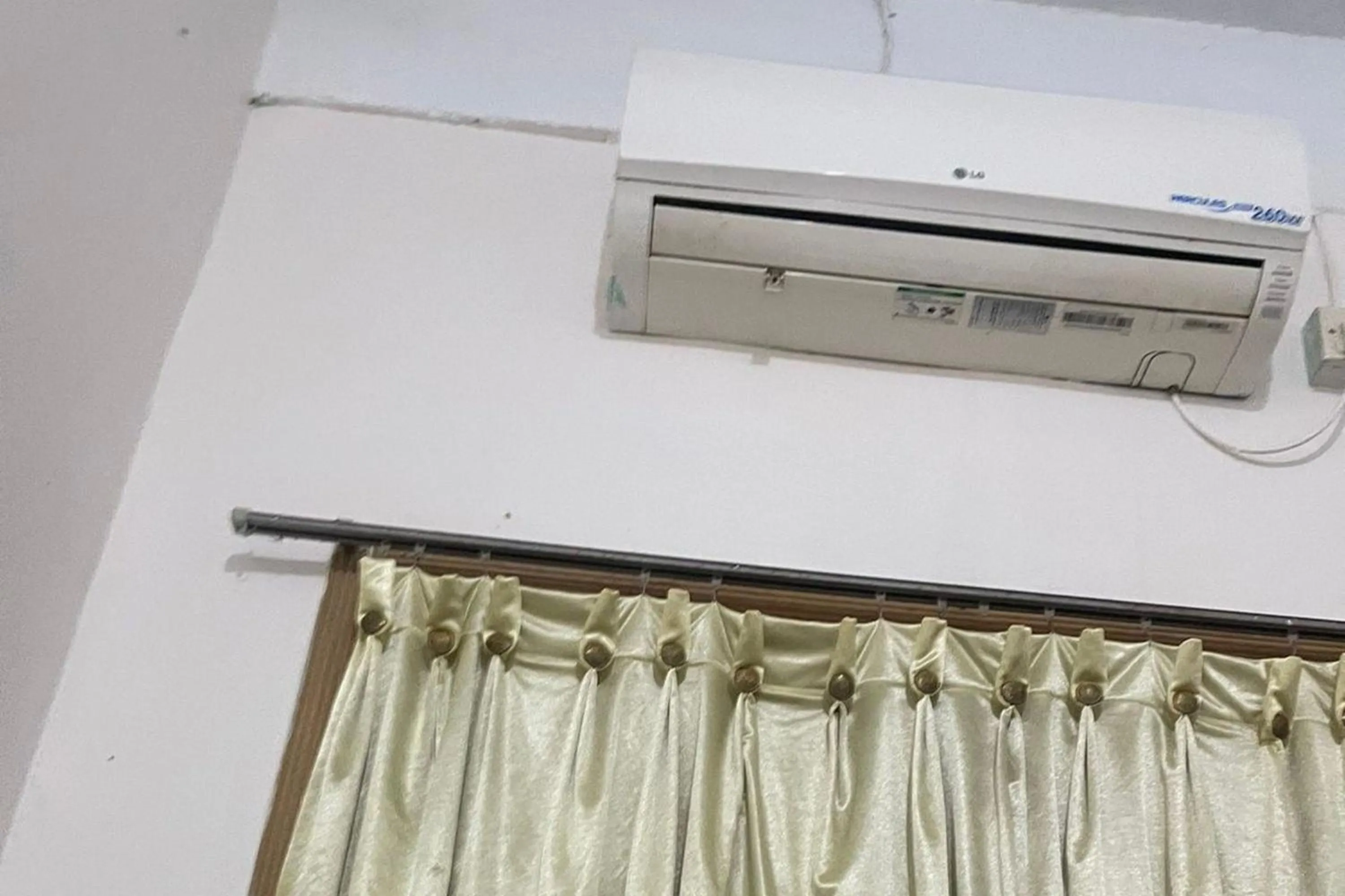 Photo of the whole room in Hotel O Handisa Homestay SyariahNearKedai Kopi Atien