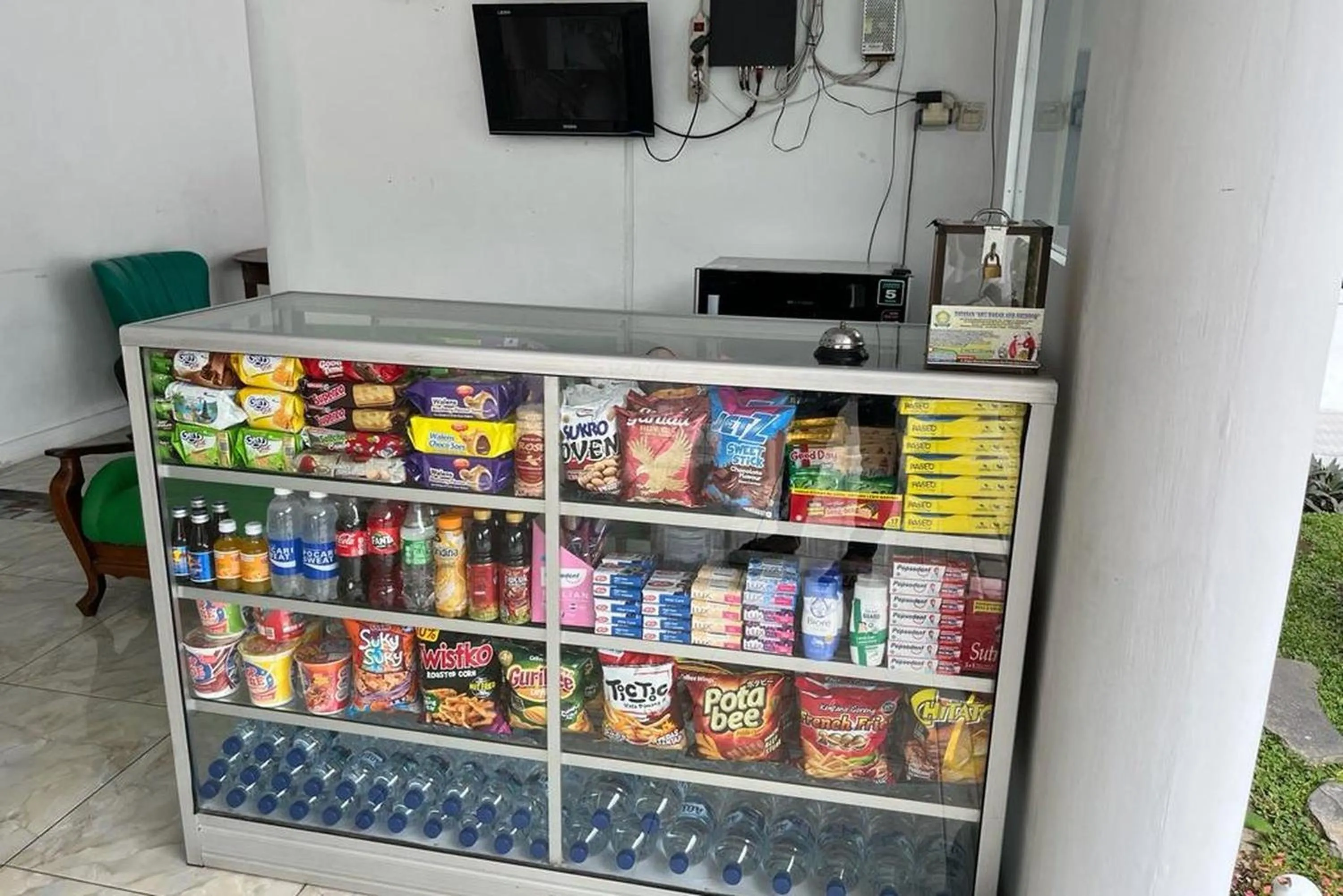 Lobby or reception in Hotel O Handisa Homestay SyariahNearKedai Kopi Atien