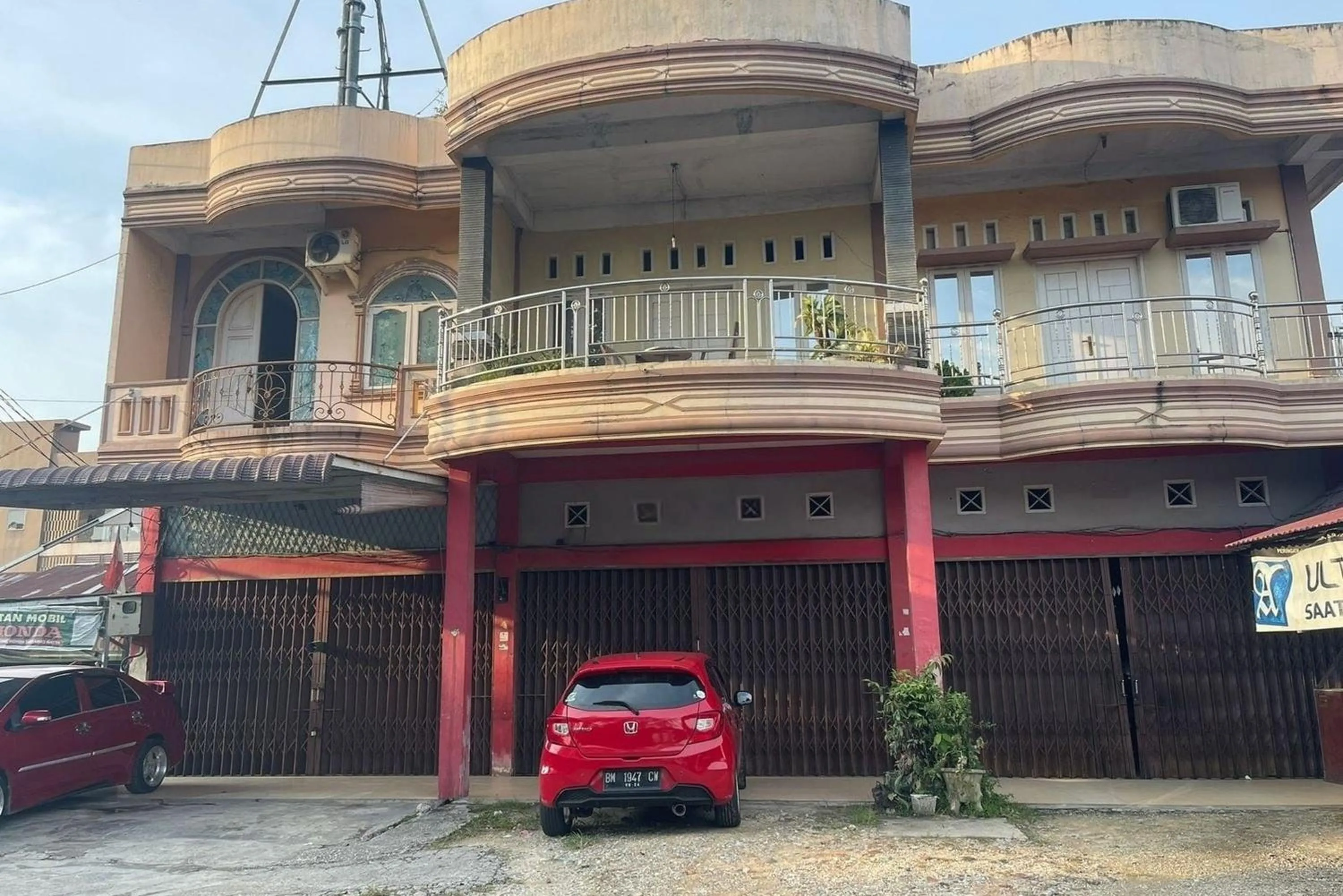 Facade/entrance in Hotel O Handisa Homestay SyariahNearKedai Kopi Atien