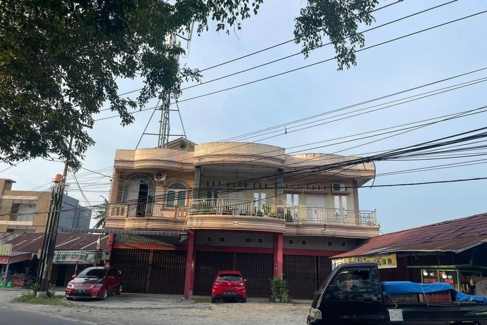 Facade/entrance in Hotel O Handisa Homestay SyariahNearKedai Kopi Atien