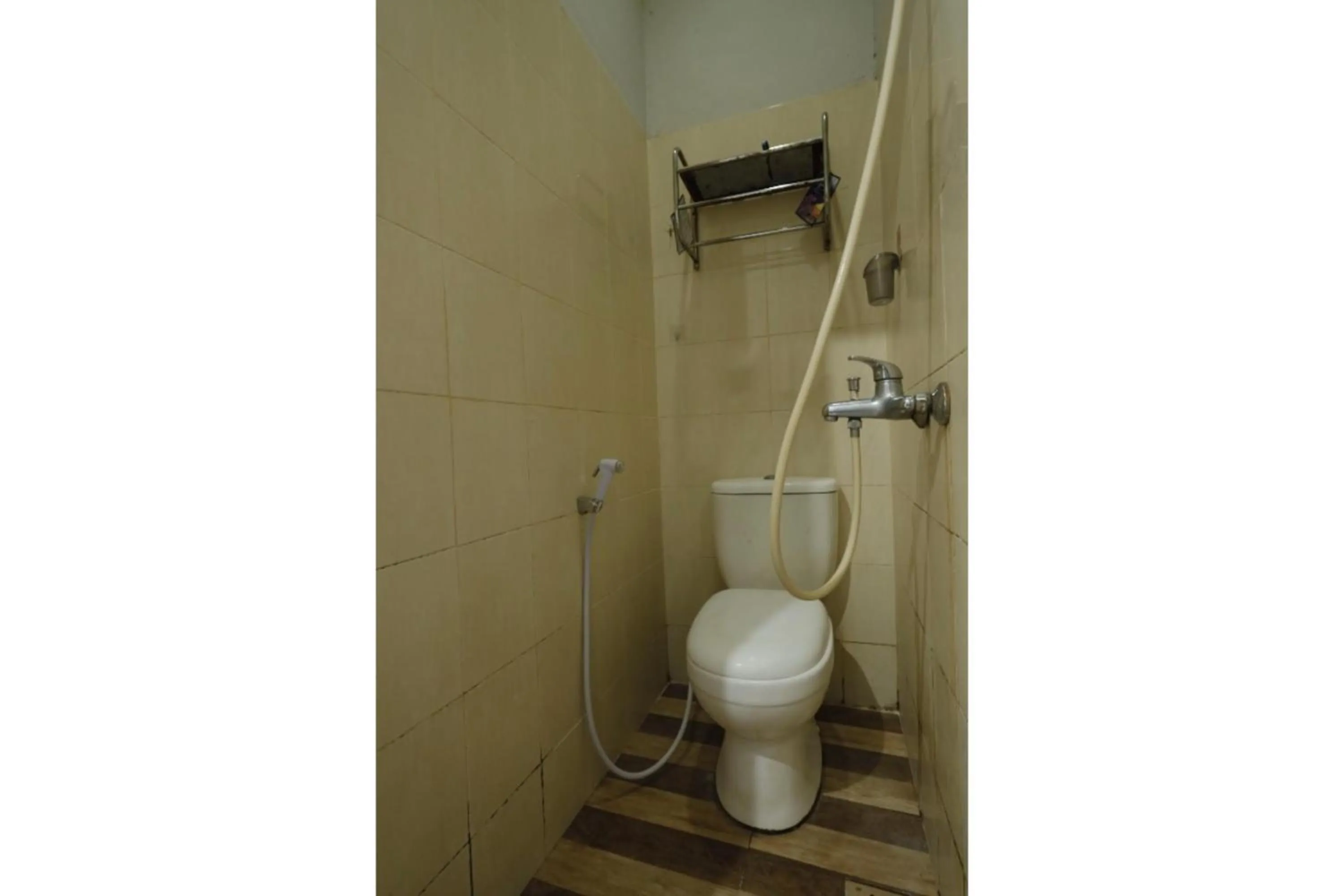 Bathroom in SPOT ON 93276 Fendi 2 Homestay SyariahNearPelabuhan Feri Batam Centre