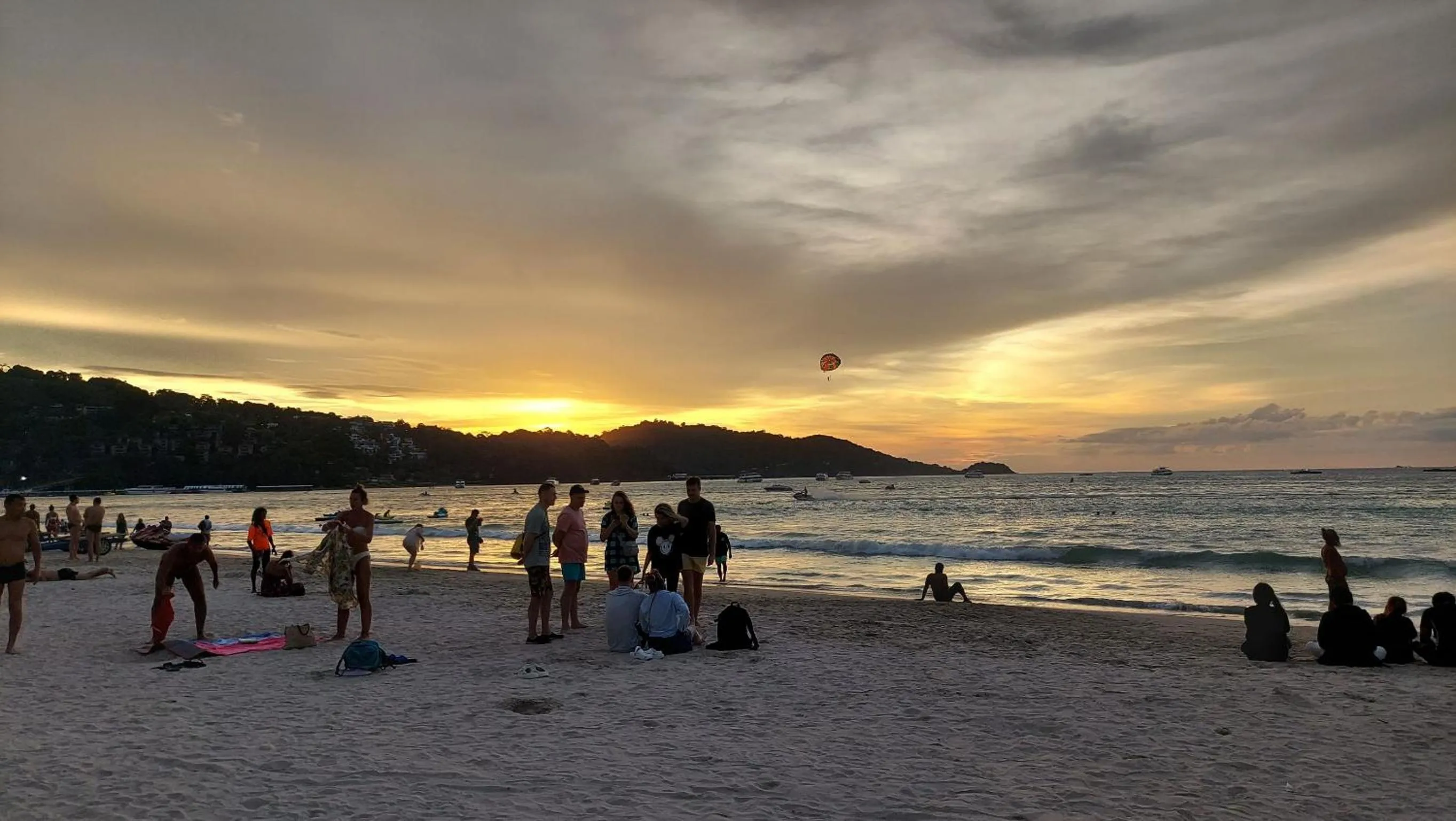 Beach in Sawasdee Apartment Patong