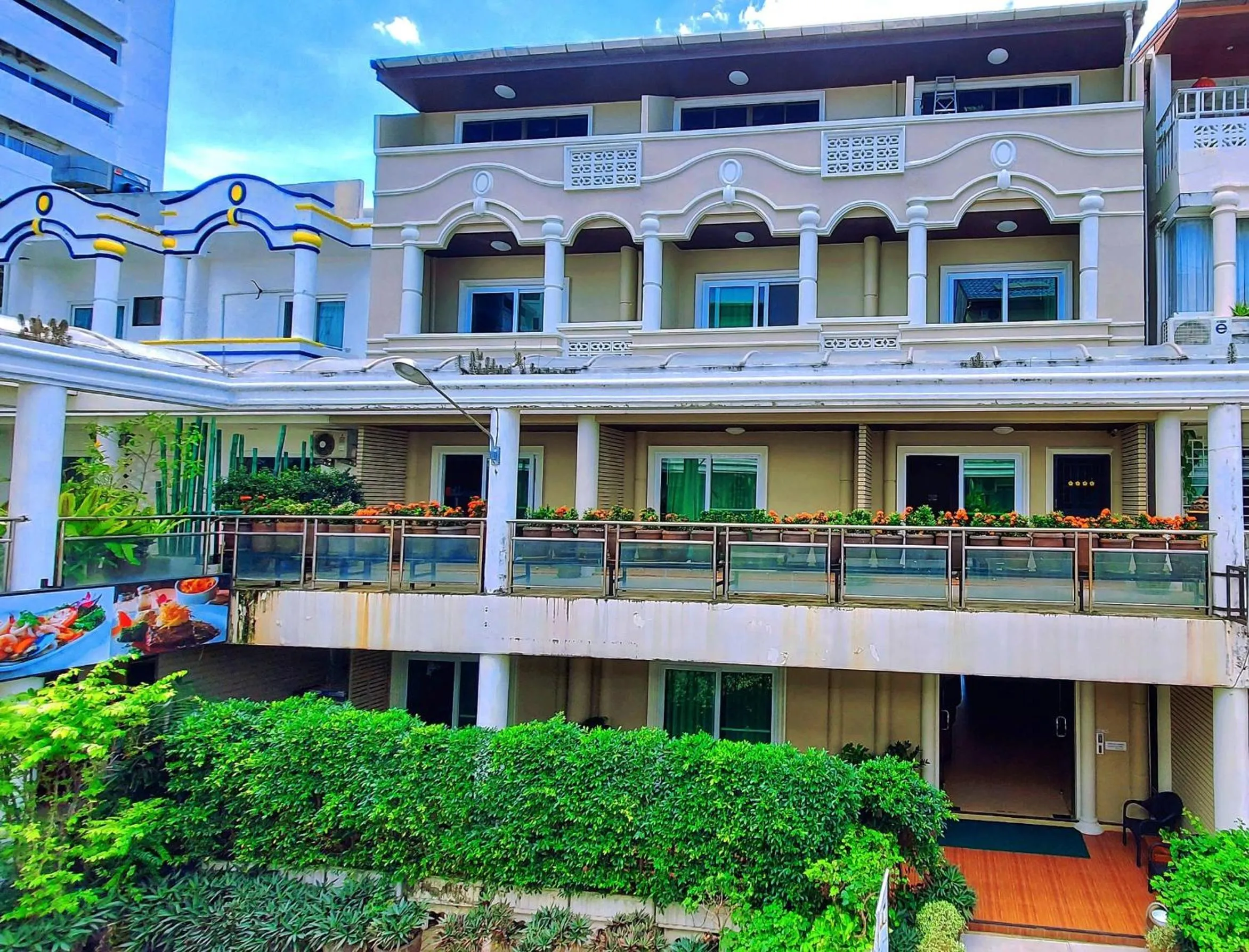 Property building in Sawasdee Apartment Patong