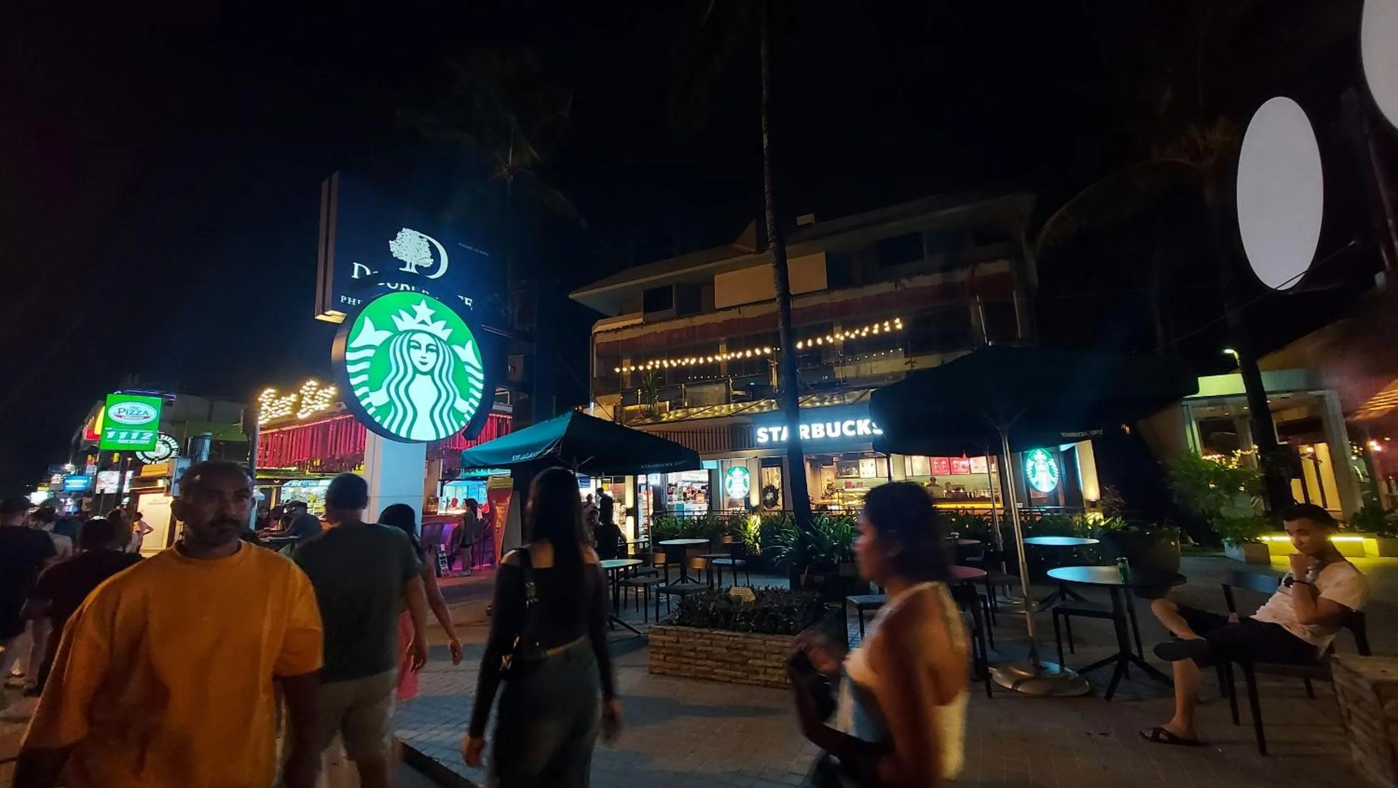 Evening entertainment in Sawasdee Apartment Patong