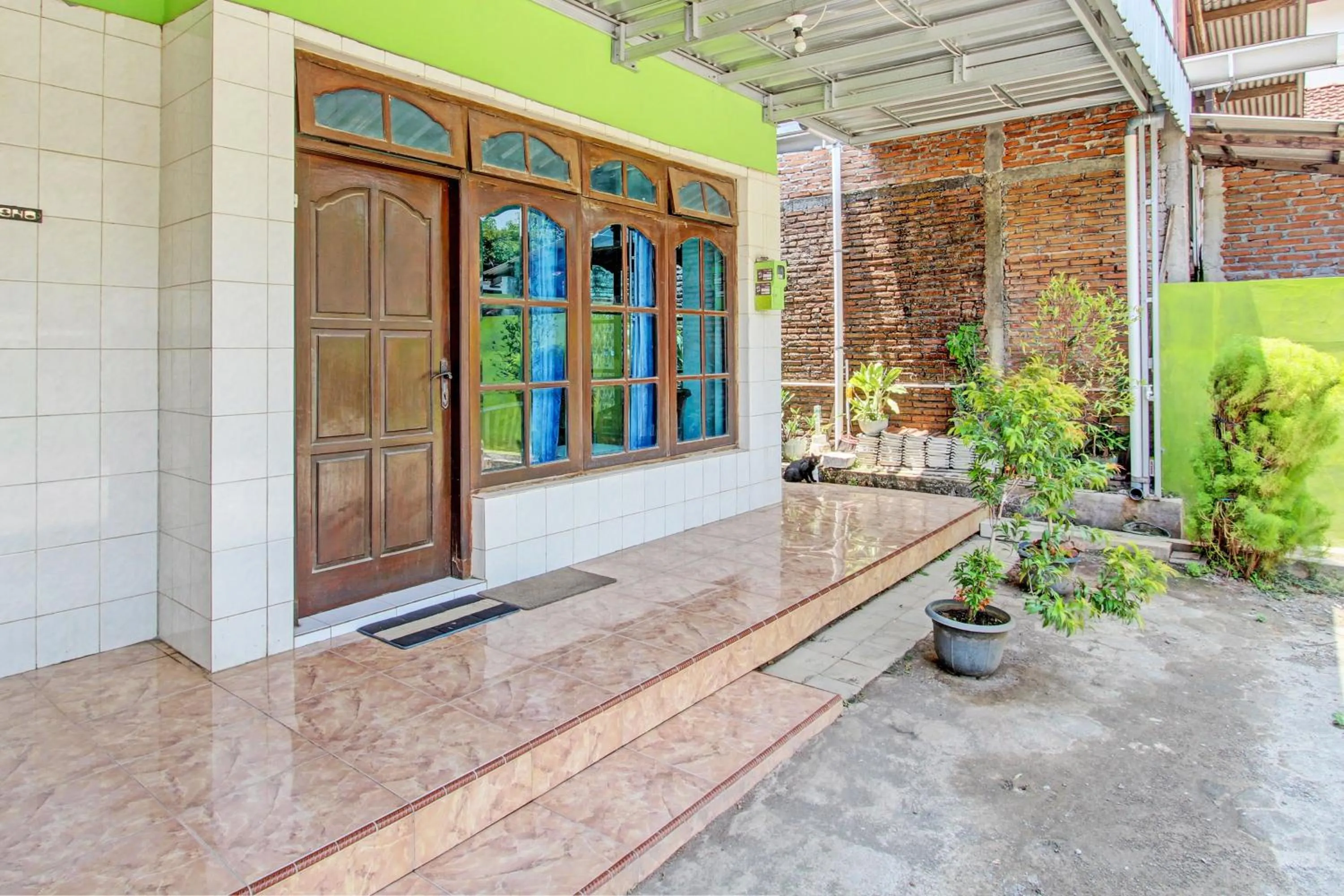 Lobby or reception in Hotel O Sengon Kostel Syariah