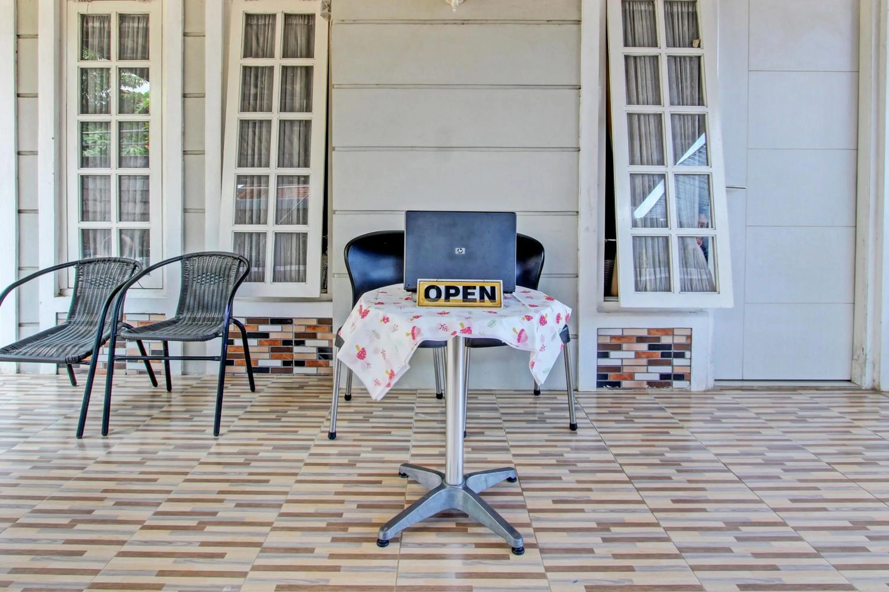 Lobby or reception in Hotel O Sengon Kostel Syariah