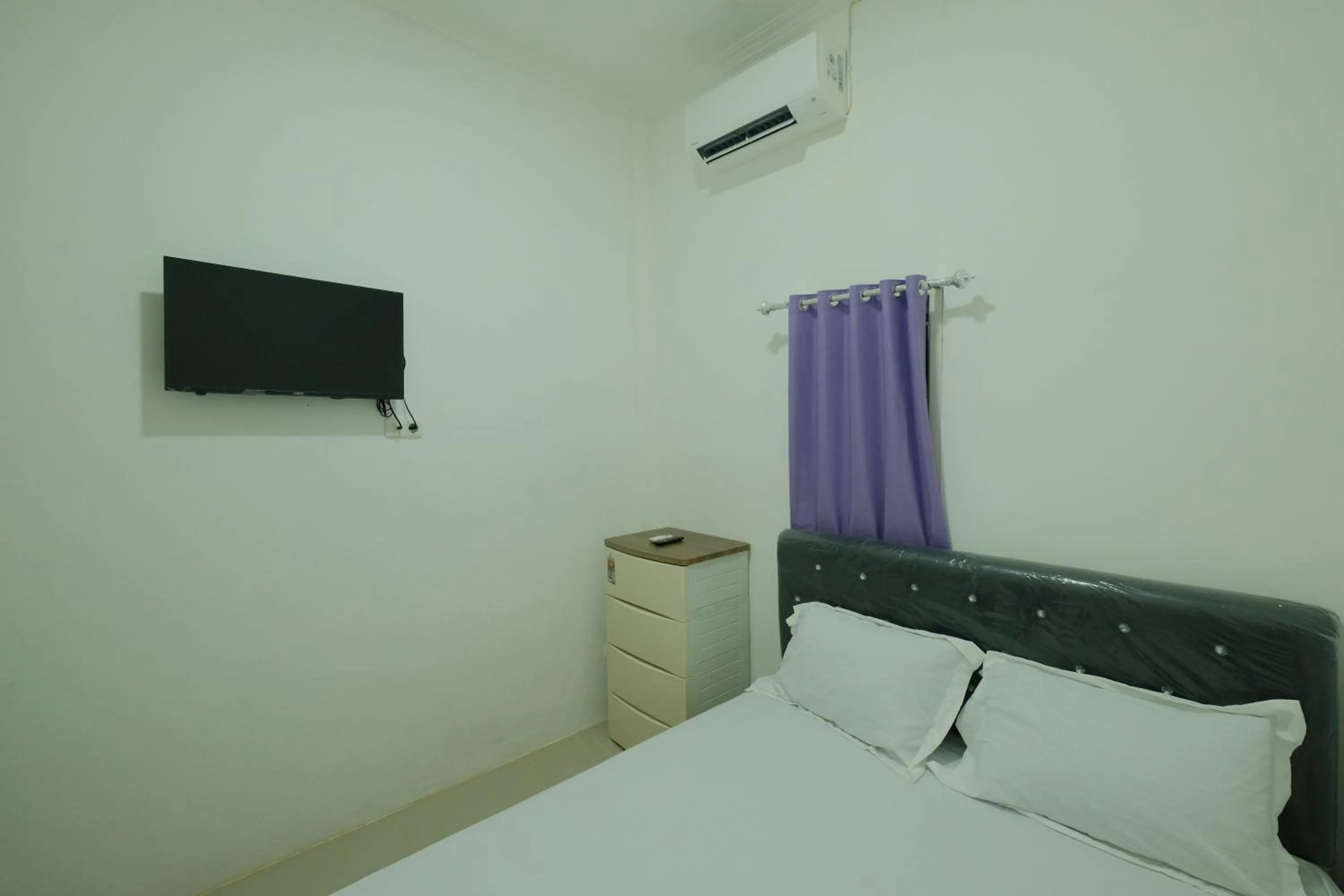 Bed in Hotel O Penginapan Permata Hijau Syariah Near Bukit Teletubbies