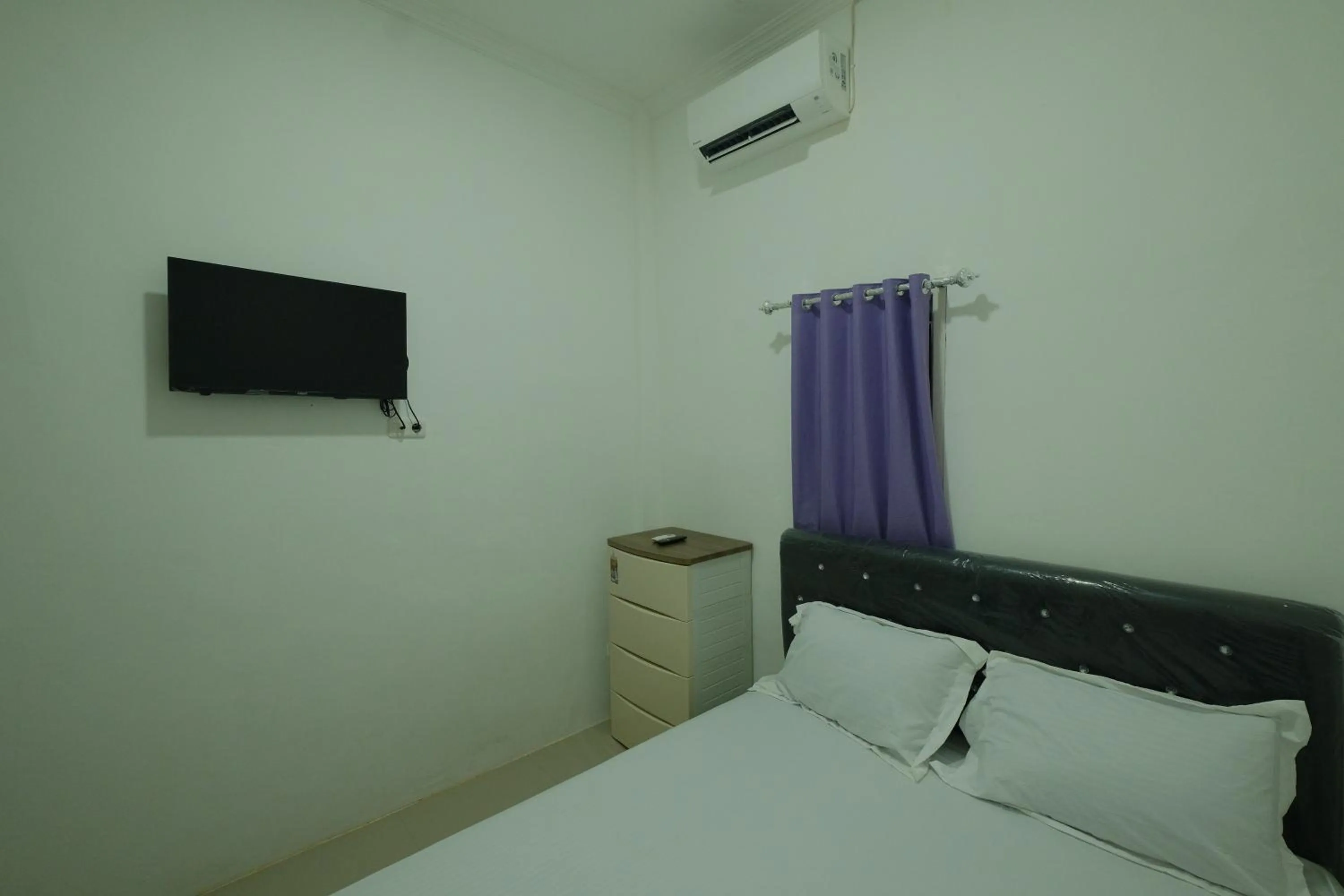 Bedroom, Bed in Hotel O Penginapan Permata Hijau Syariah Near Bukit Teletubbies