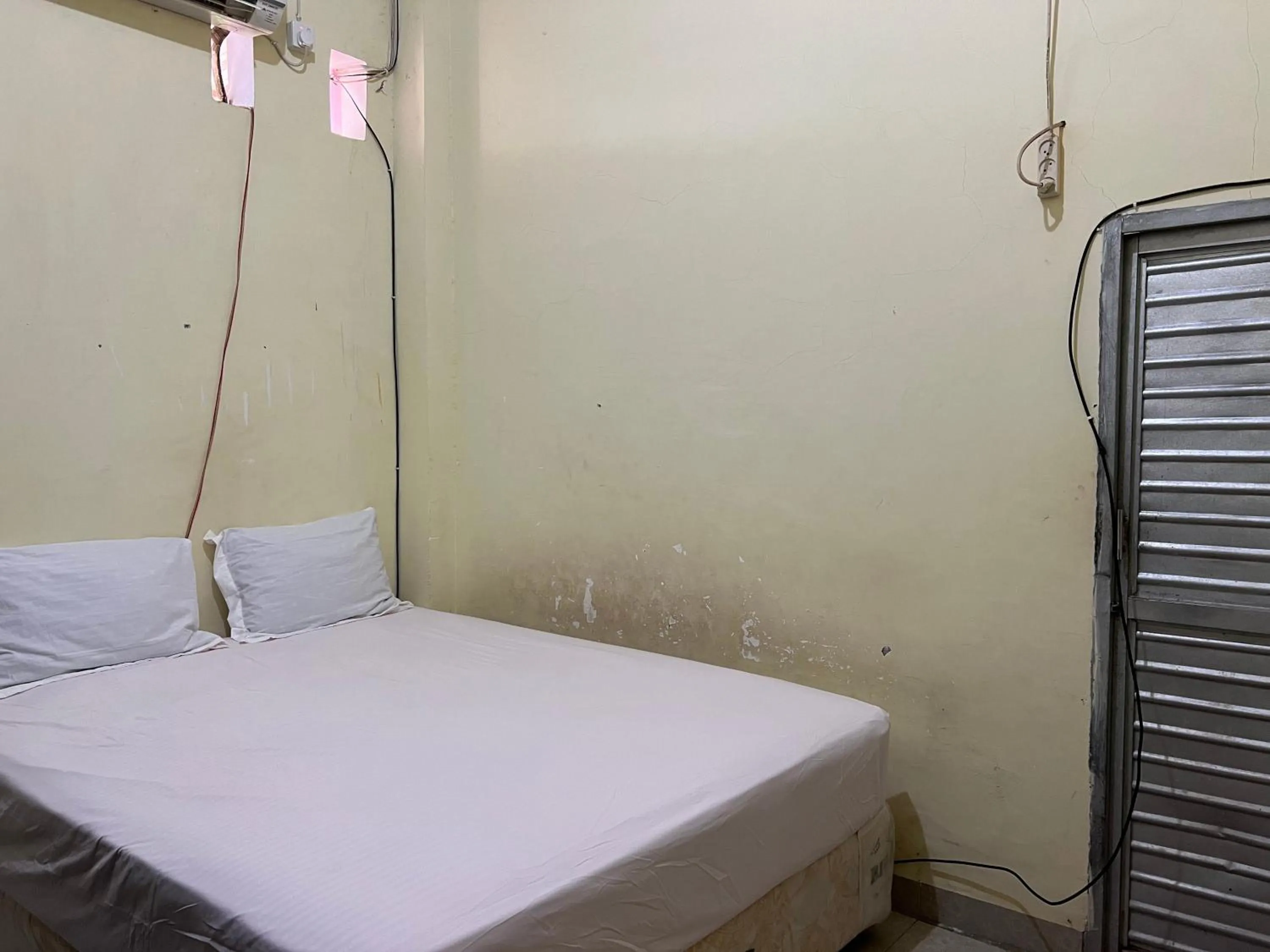 Bedroom, Bed in Hotel O Mely Homestay