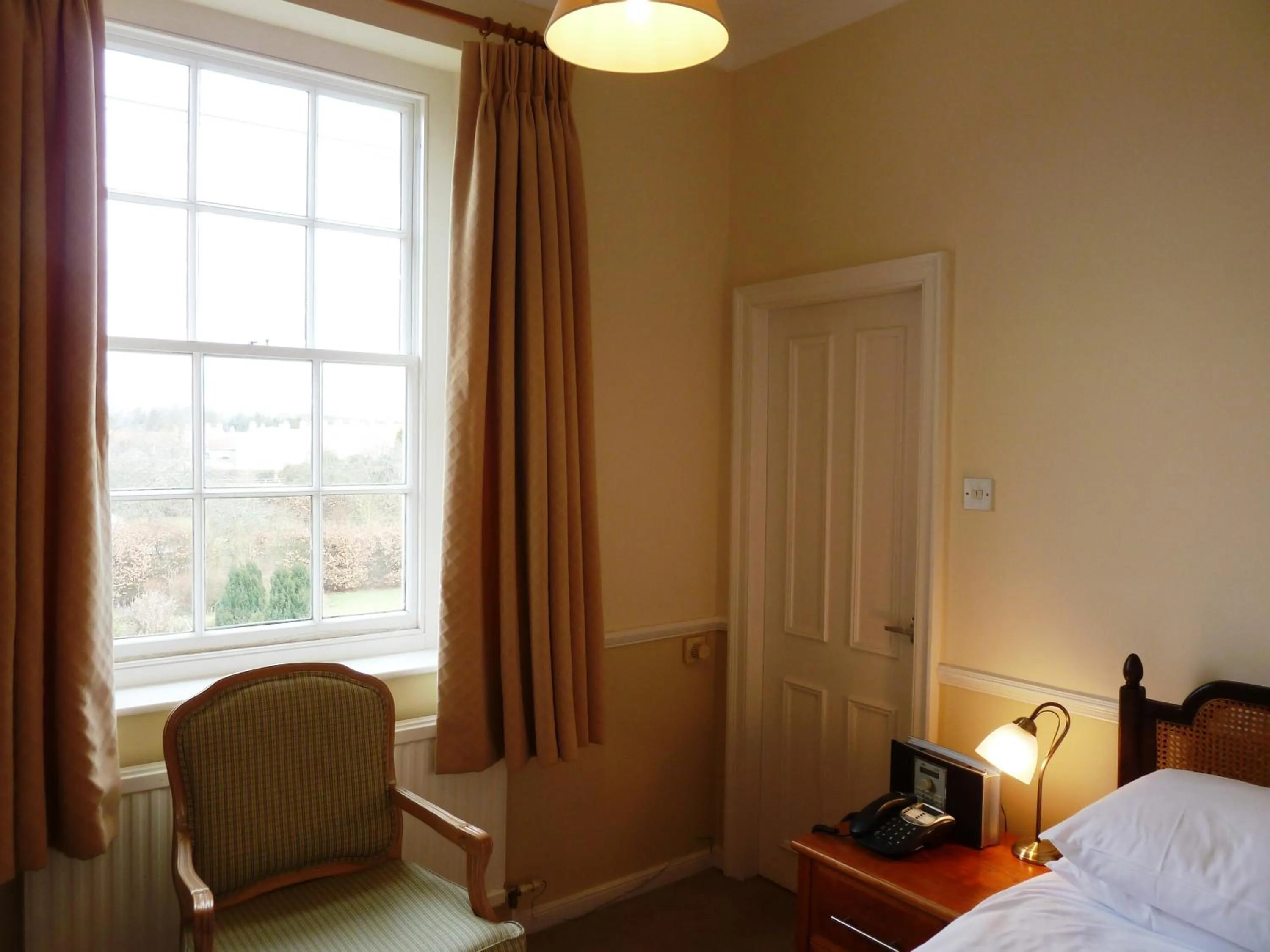 Bedroom, Bed in Worsley Arms Hotel