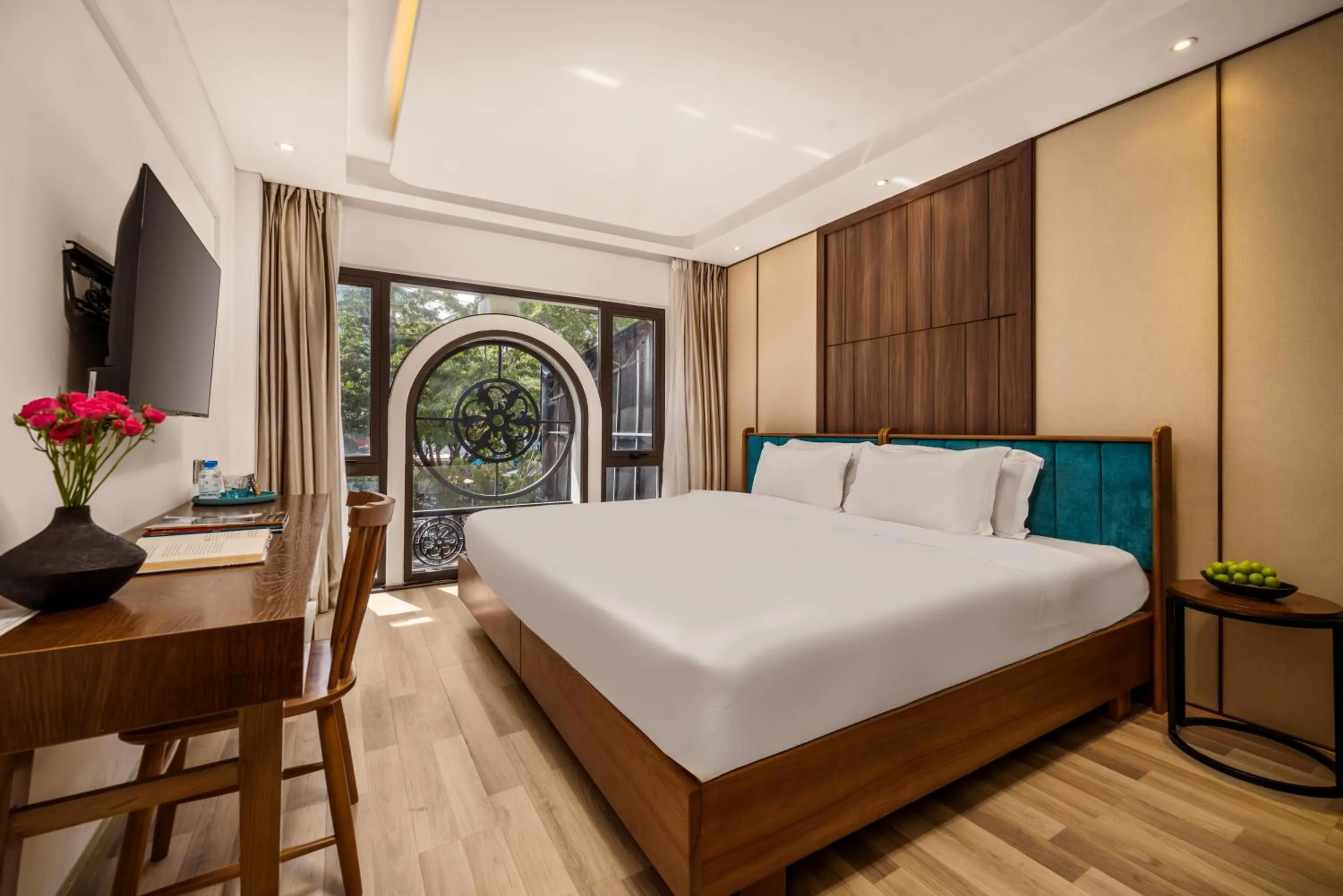 Bed in Brilliant Majestic Hotel