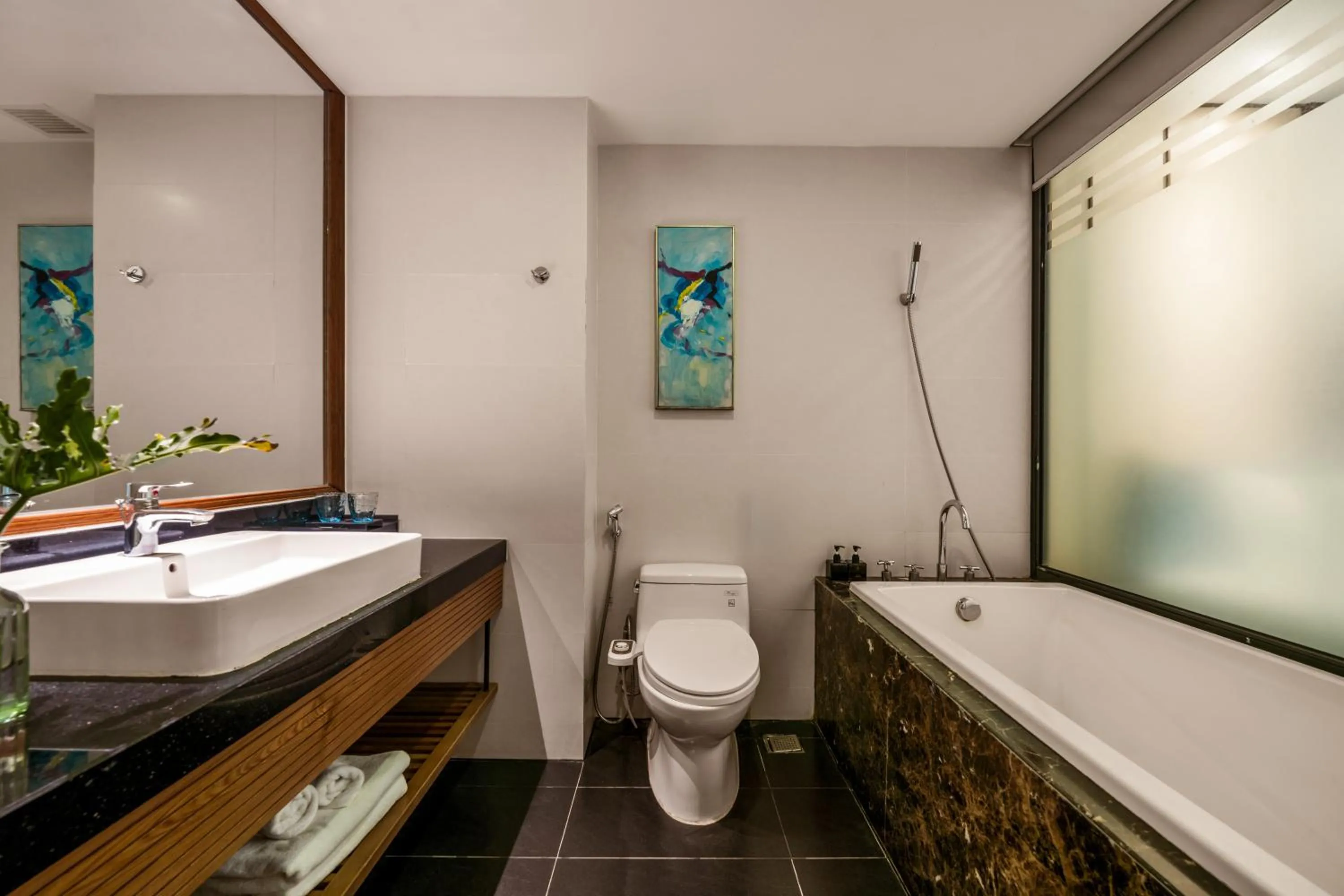 Shower in Brilliant Majestic Hotel