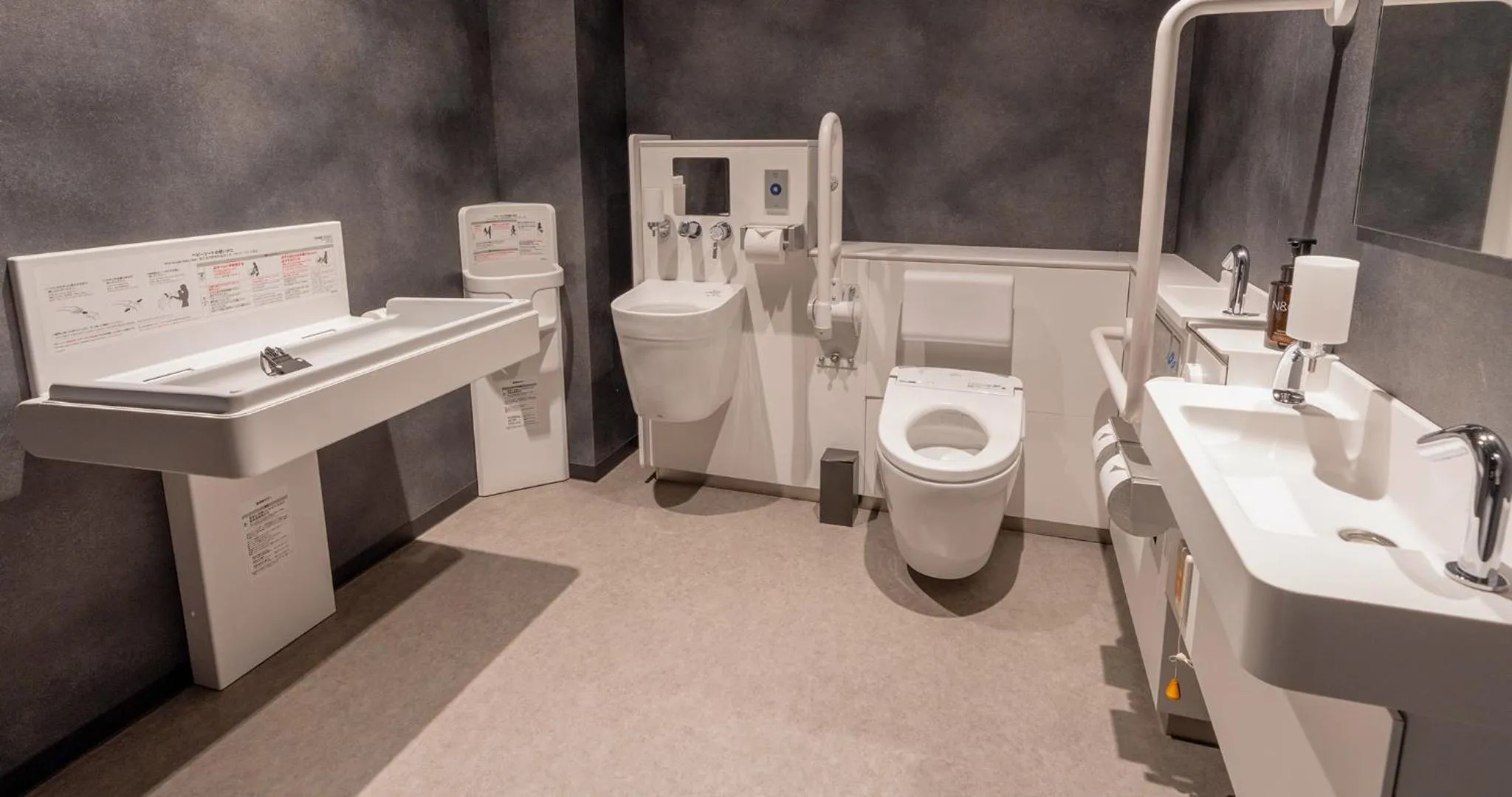 Toilet in Grids Premium Hotel Kumamoto