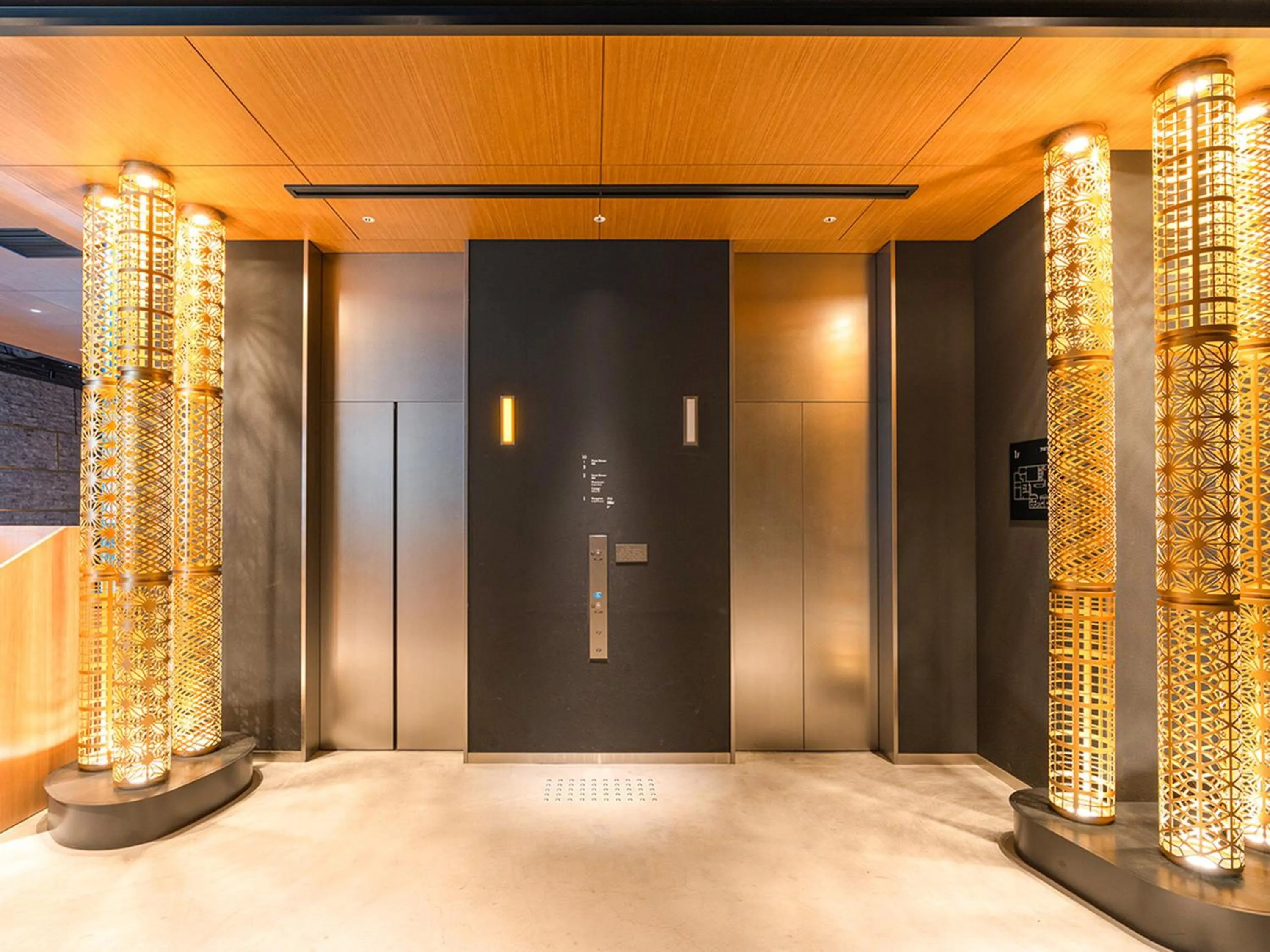 elevator in Grids Premium Hotel Kumamoto