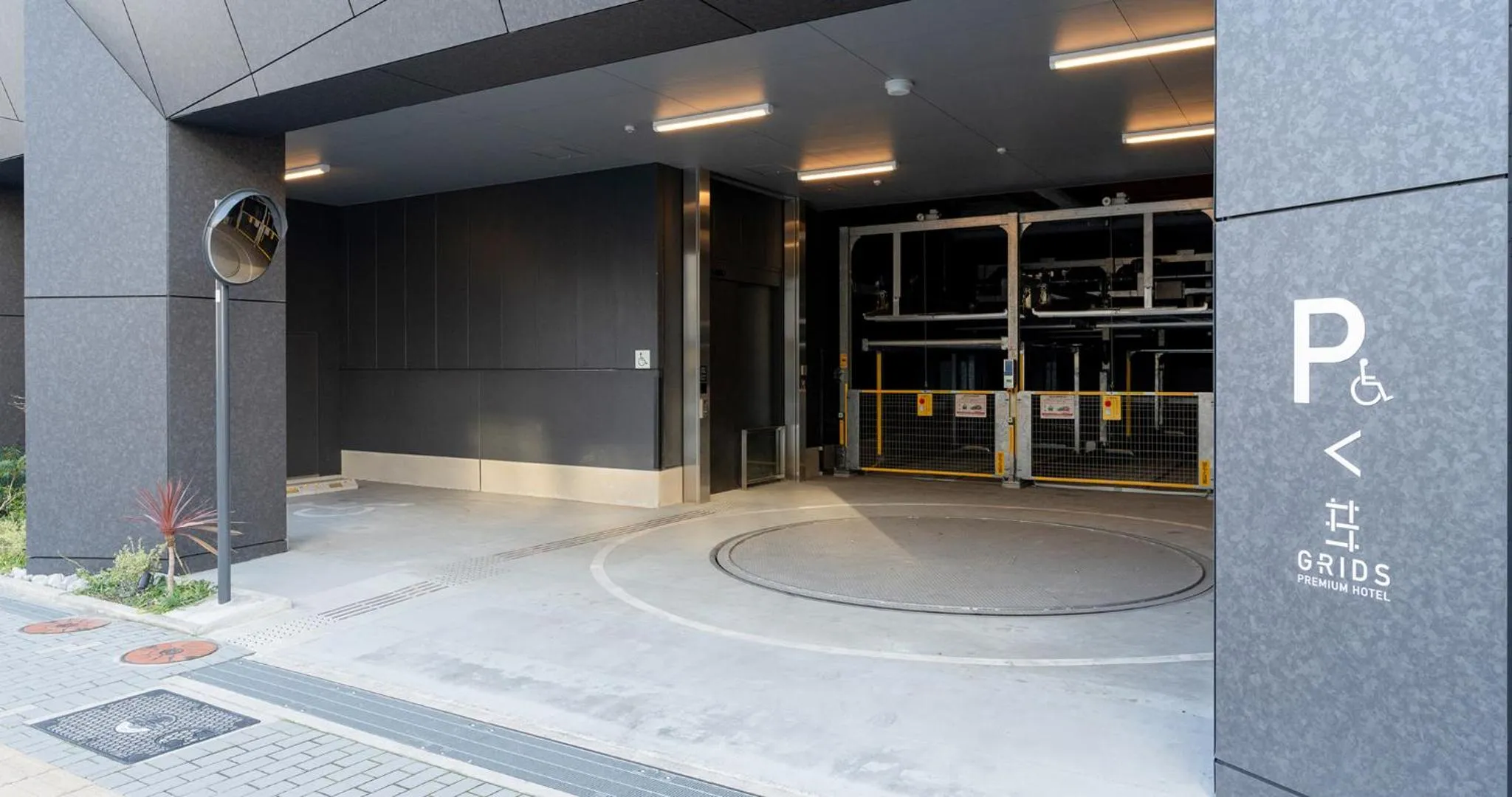 Parking in Grids Premium Hotel Kumamoto