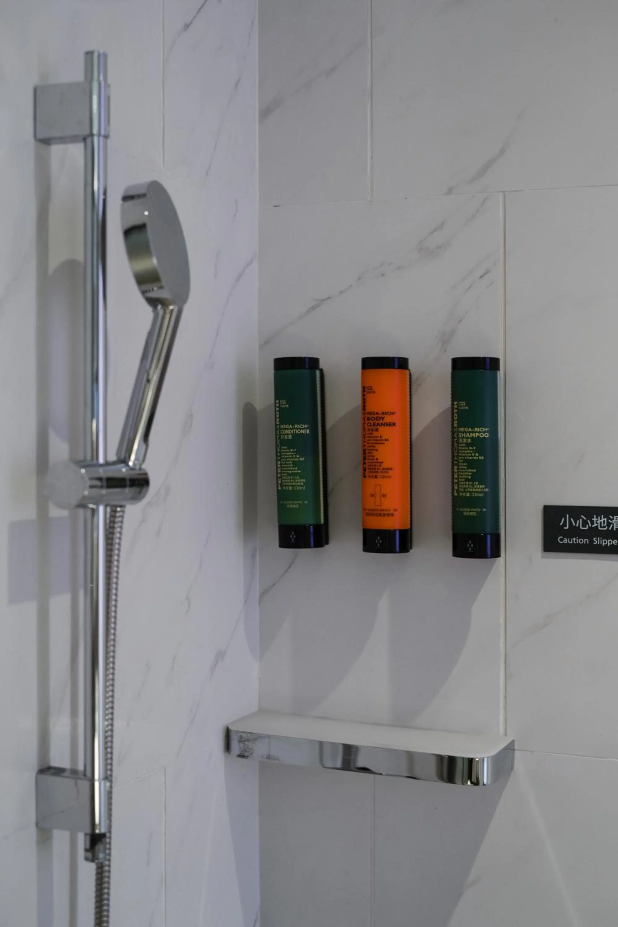 Toilet in Hampton by Hilton Beijing South Railway Station