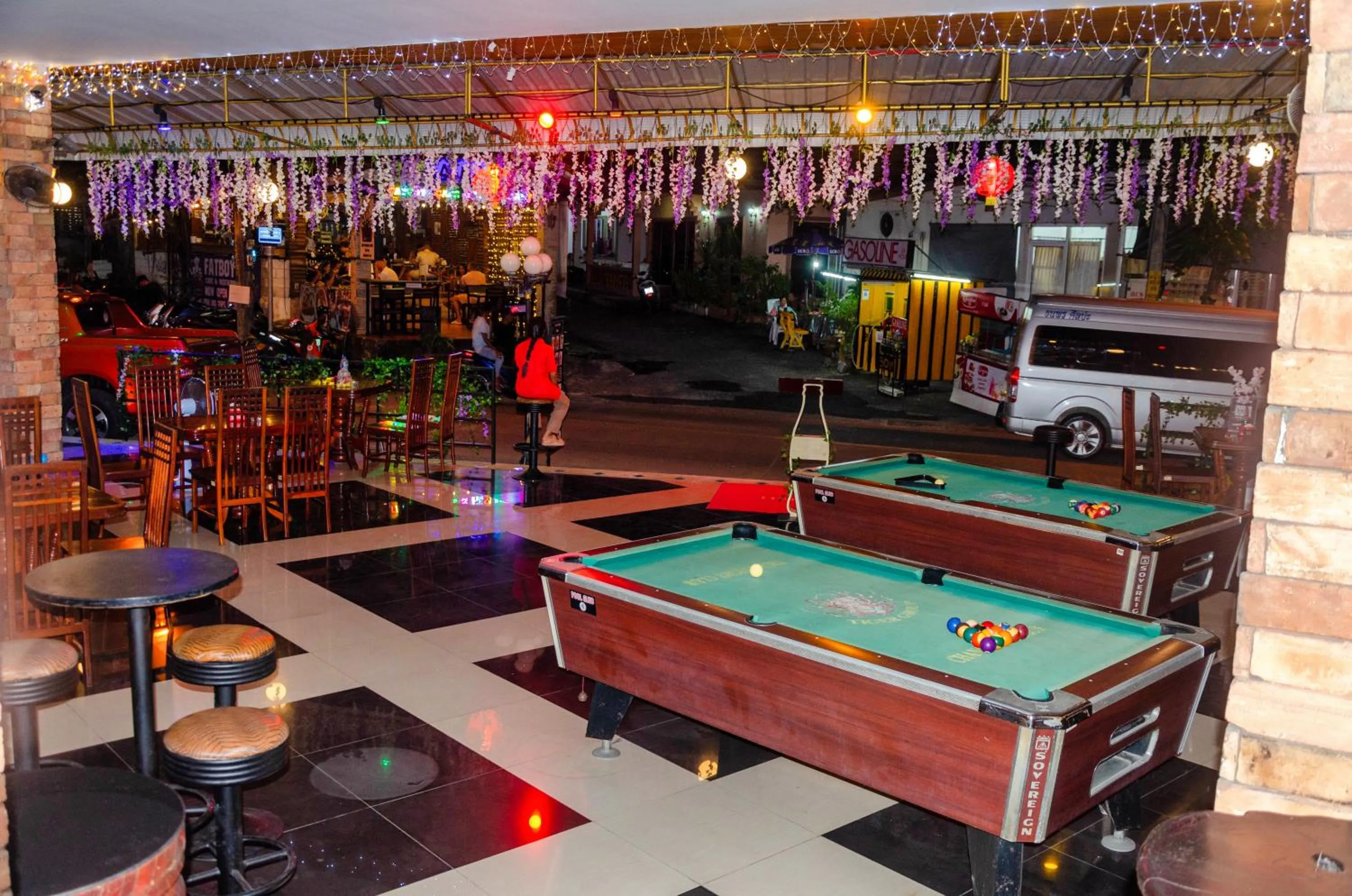 Communal lounge/ TV room in Diva Patong Hotel