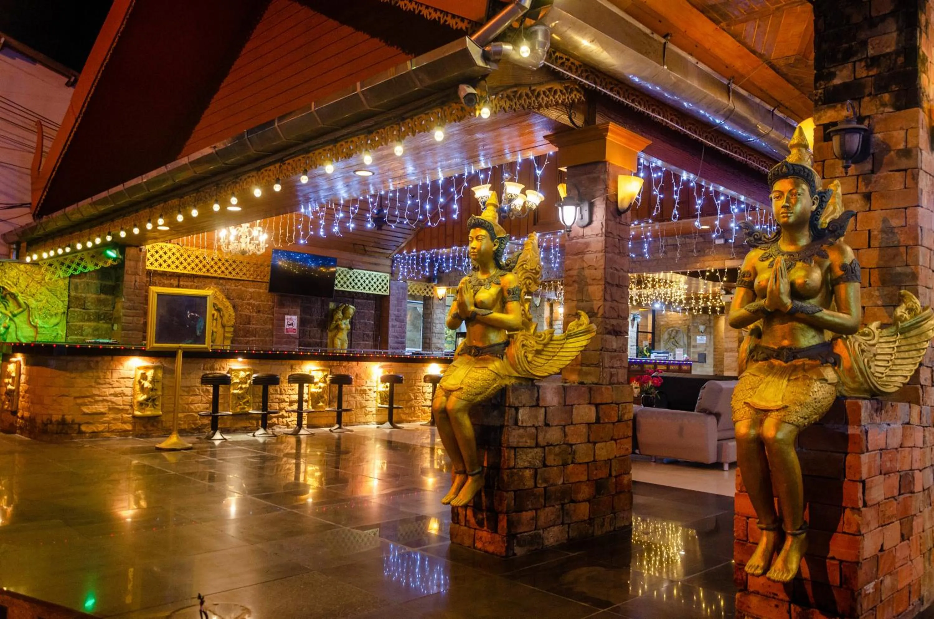 Restaurant/places to eat in Diva Patong Hotel