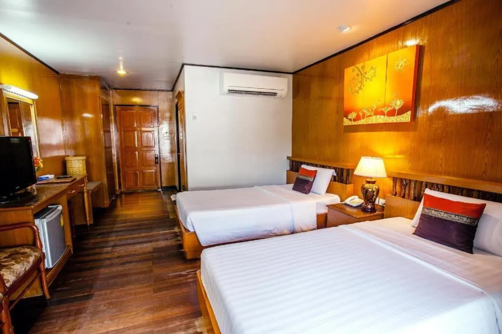 Bed in Phi Phi Banyan Villa