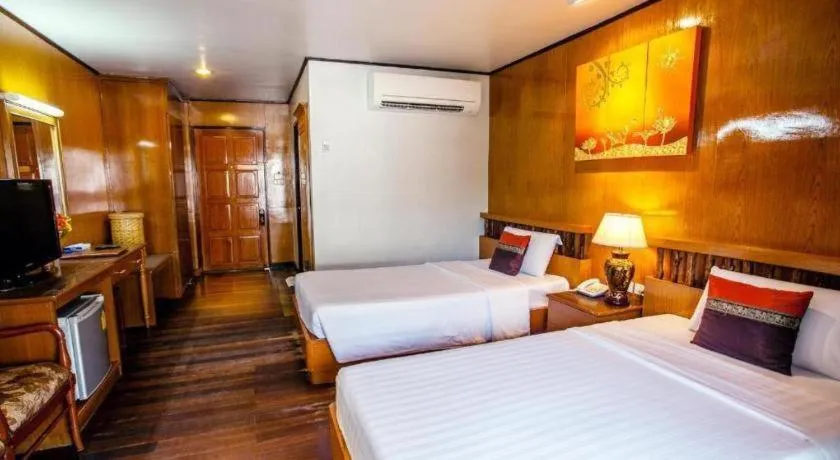 Bed in Phi Phi Banyan Villa