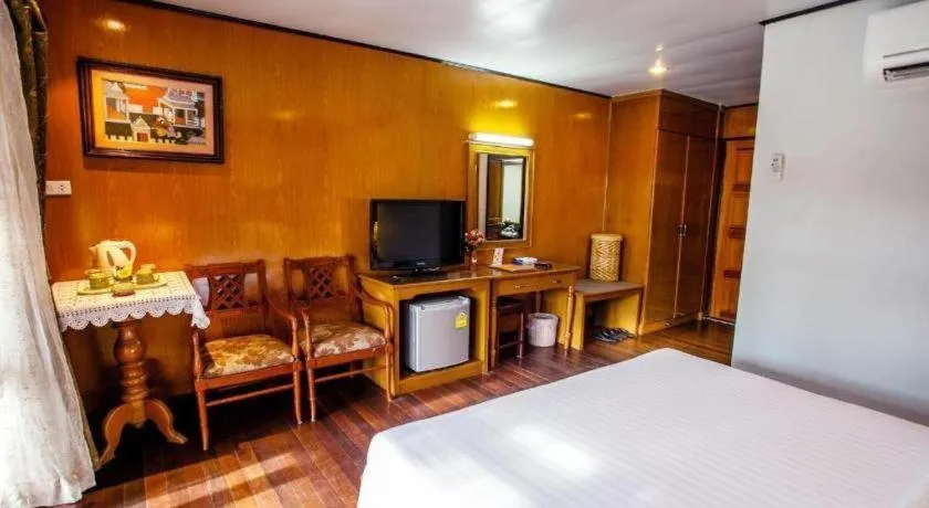 Bed in Phi Phi Banyan Villa