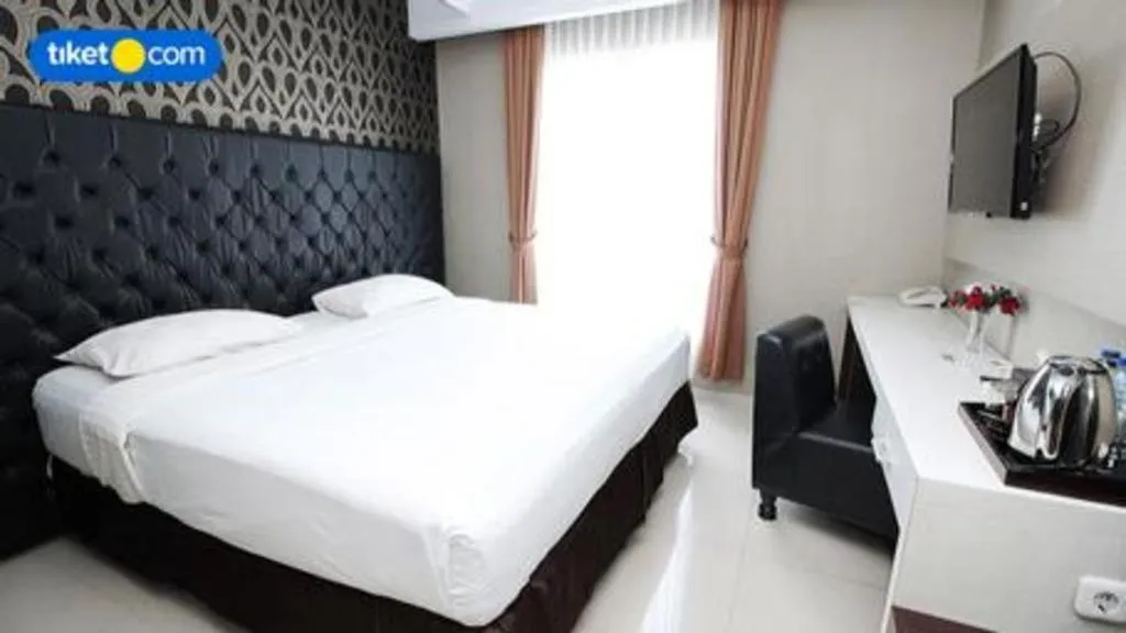 Bed in Rizen Premiere Hotel