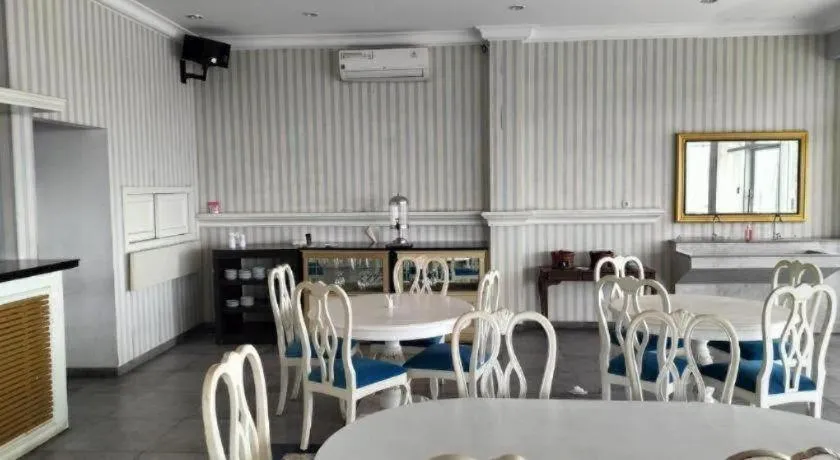 Rizen Premiere Hotel